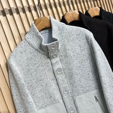 羽绒服 LOE家甄选含13%羊毛花纱纱线提花走线轮廓搭配真皮口袋撞色门襟扣款外套男士经典针织夹克:质感与格调的双重诠释 羽绒服 LOE家甄选含13%羊毛花纱纱线提花走线轮廓搭配真皮口袋撞色门襟扣款外套男士经典针织夹克:质感与格调的双重诠释