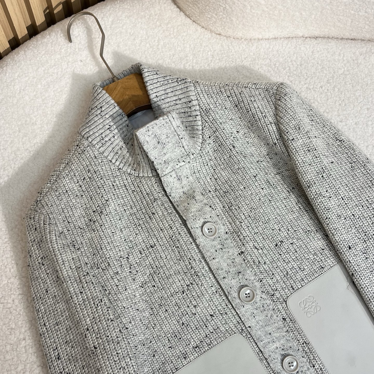 羽绒服  白色细节