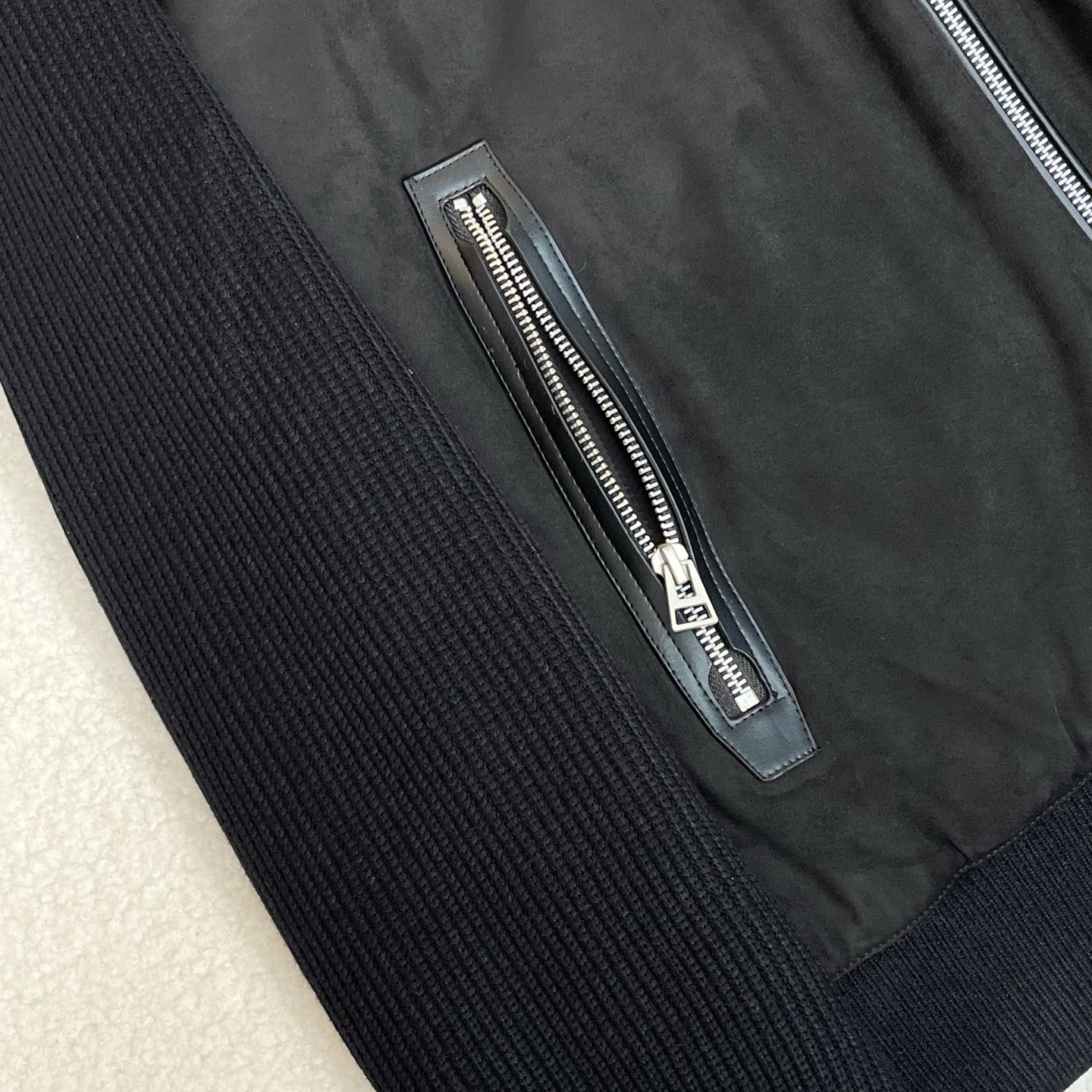 羽绒服 黑色细节