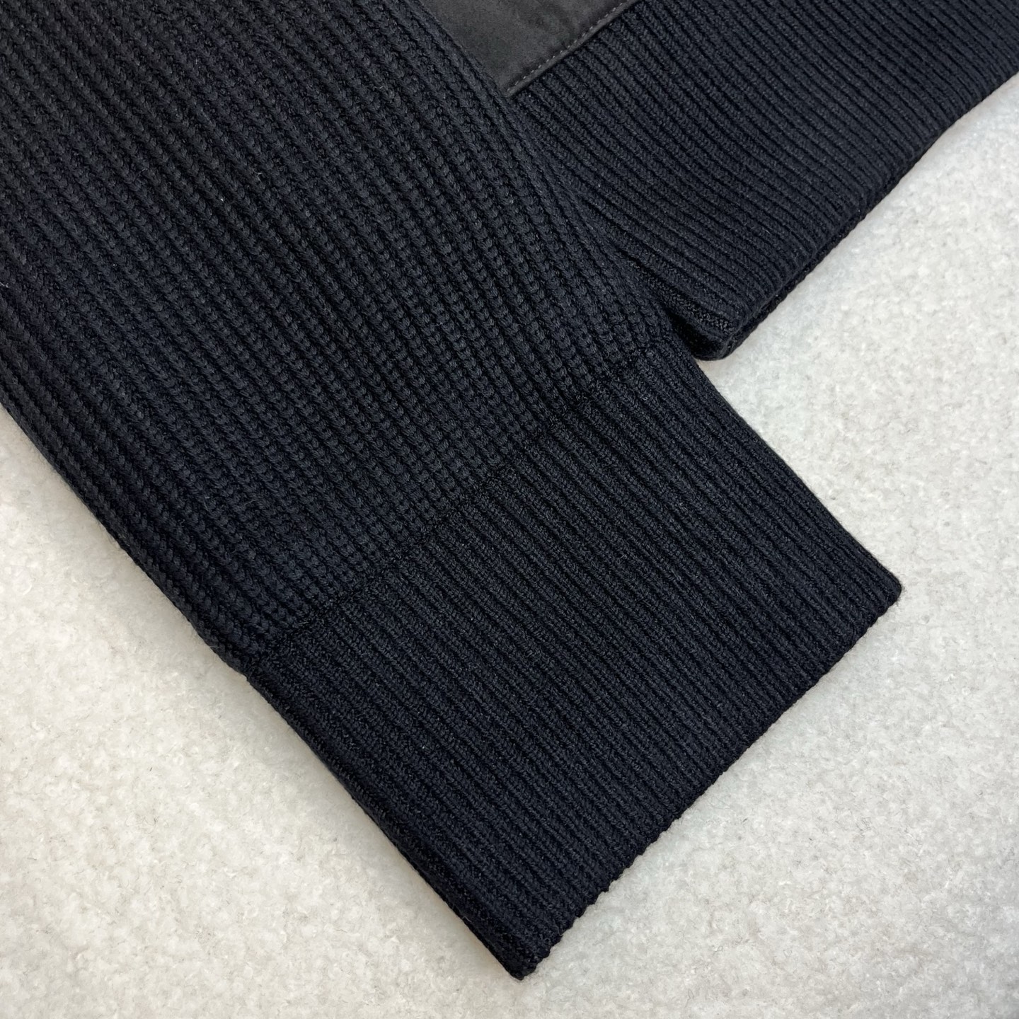 羽绒服 黑色细节