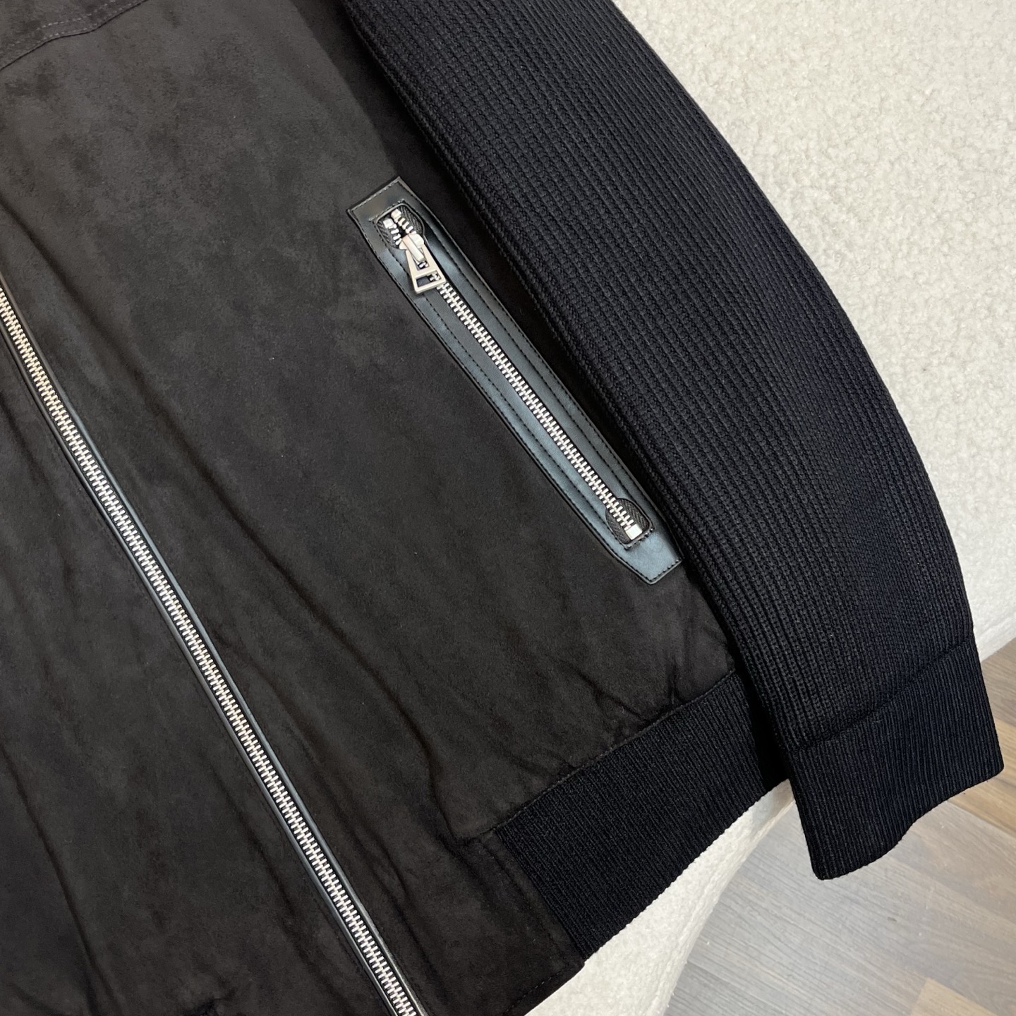 羽绒服 黑色细节