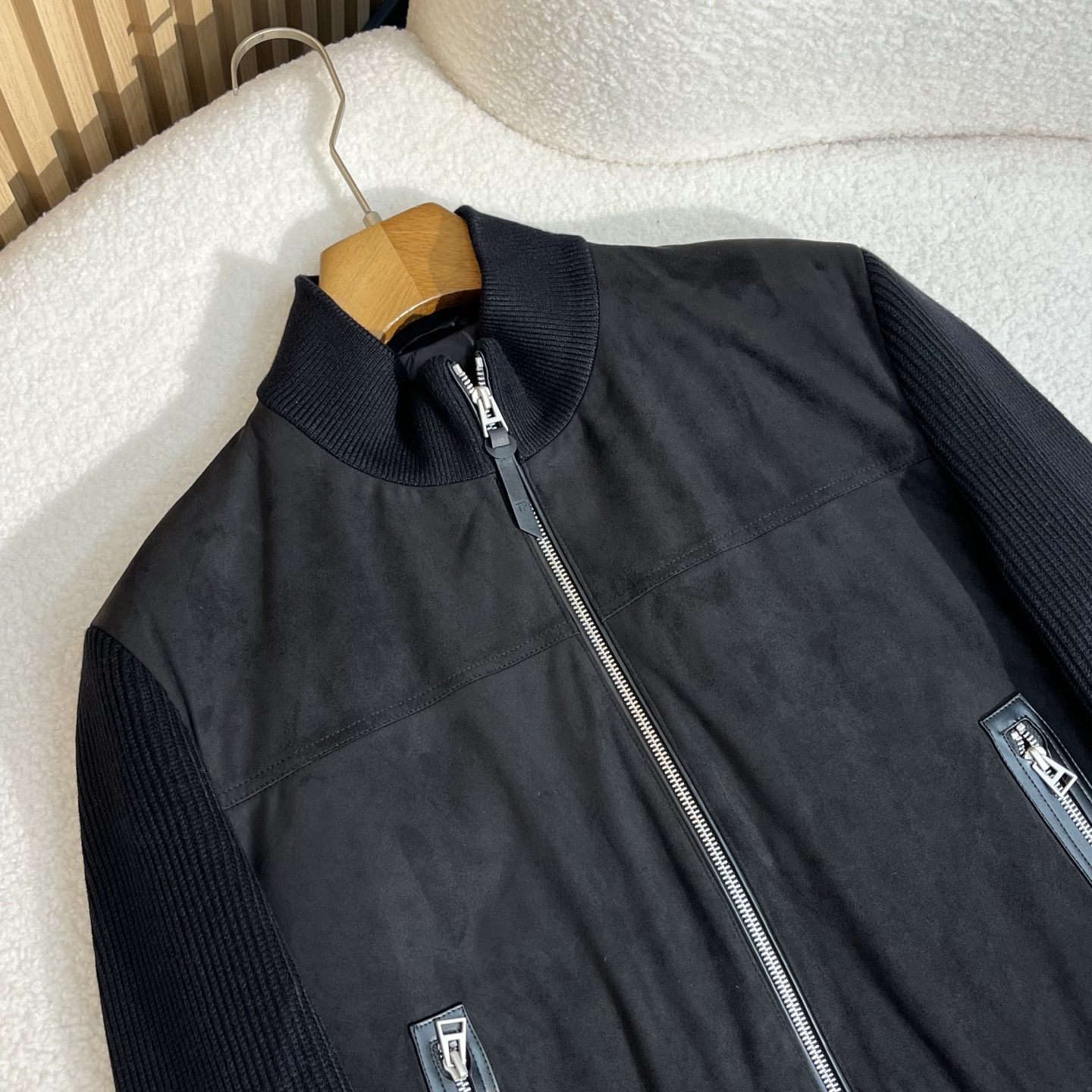 羽绒服 黑色细节