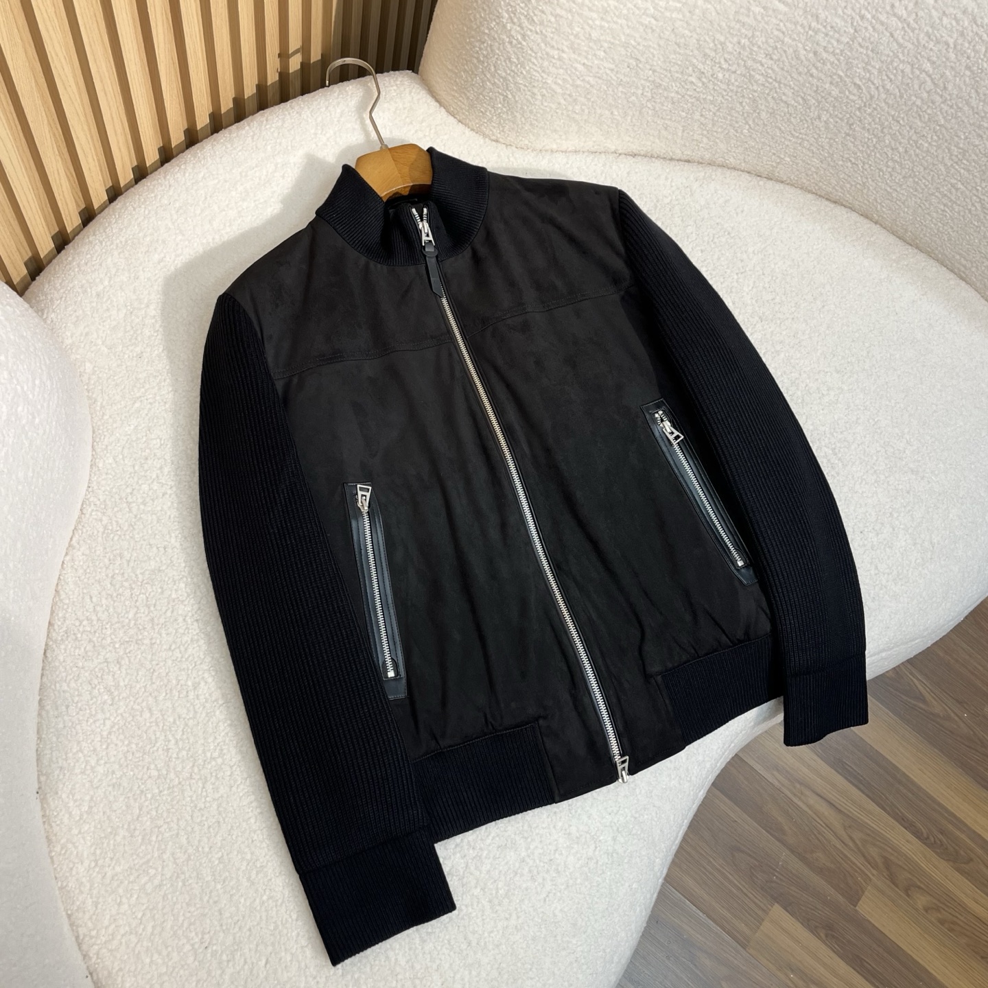 羽绒服 黑色细节