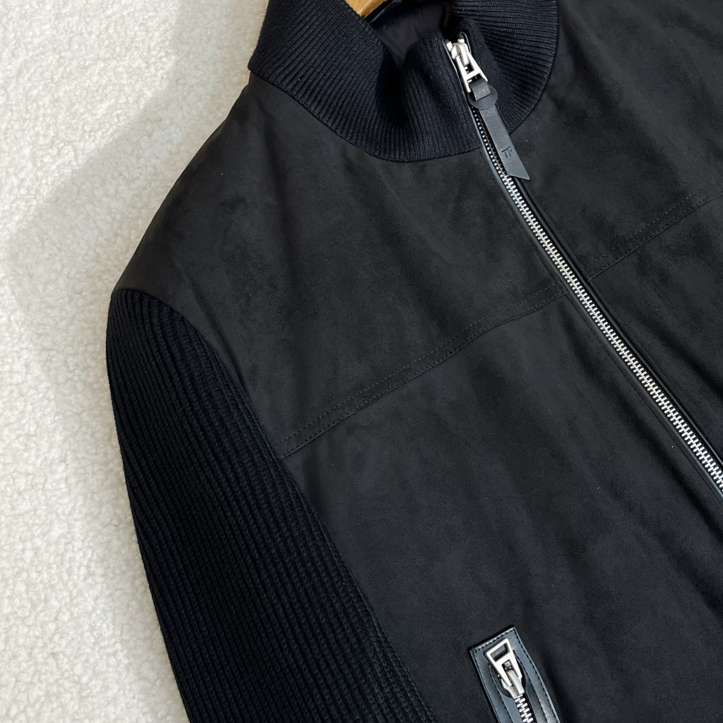 羽绒服 黑色细节