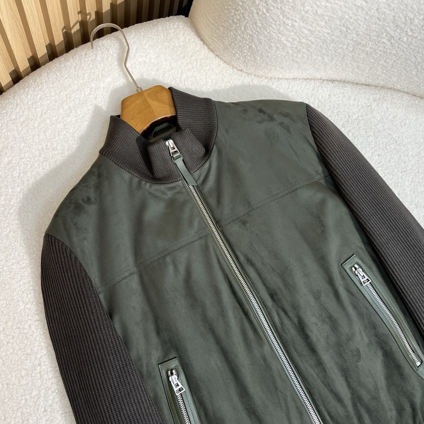 羽绒服 绿色细节