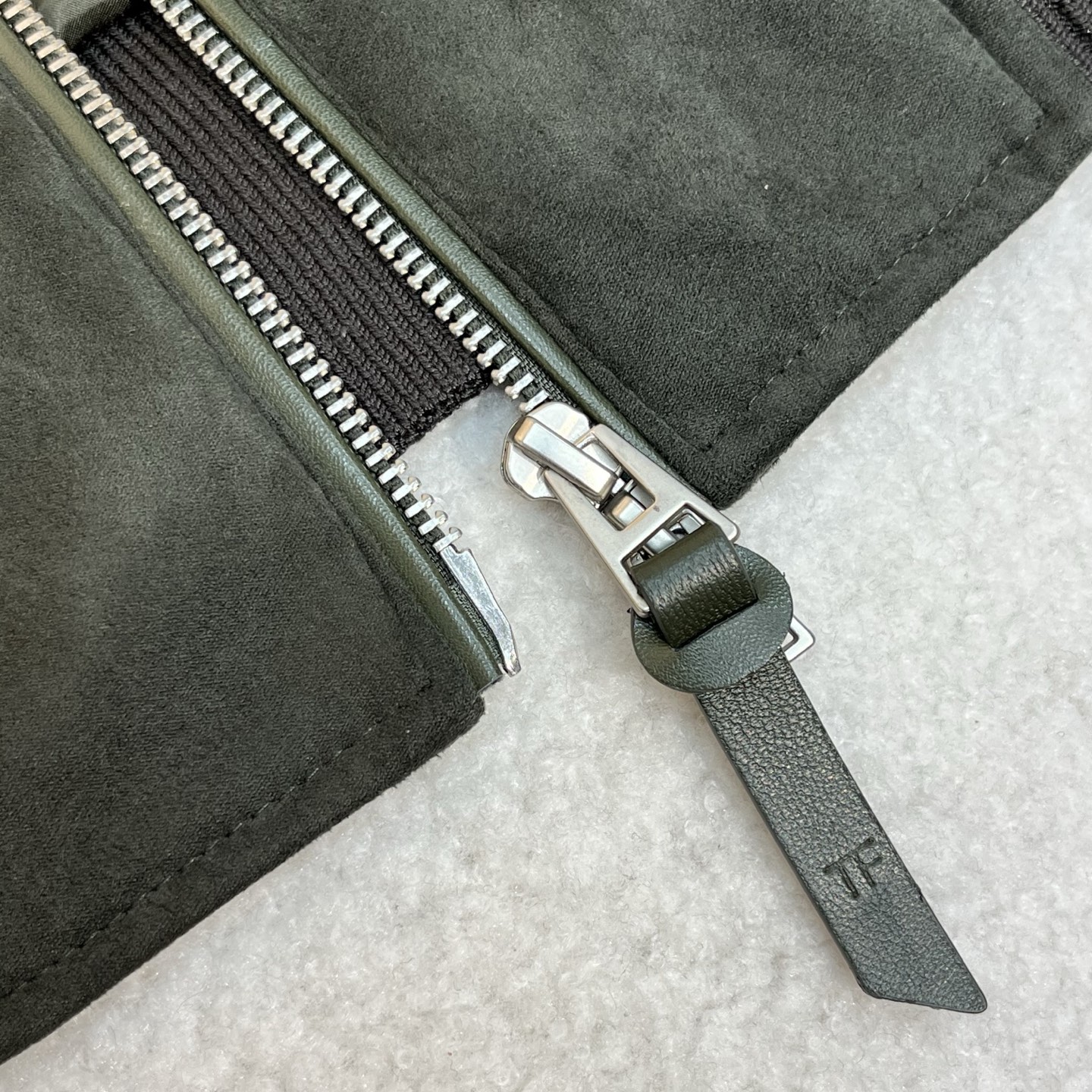 羽绒服 绿色细节