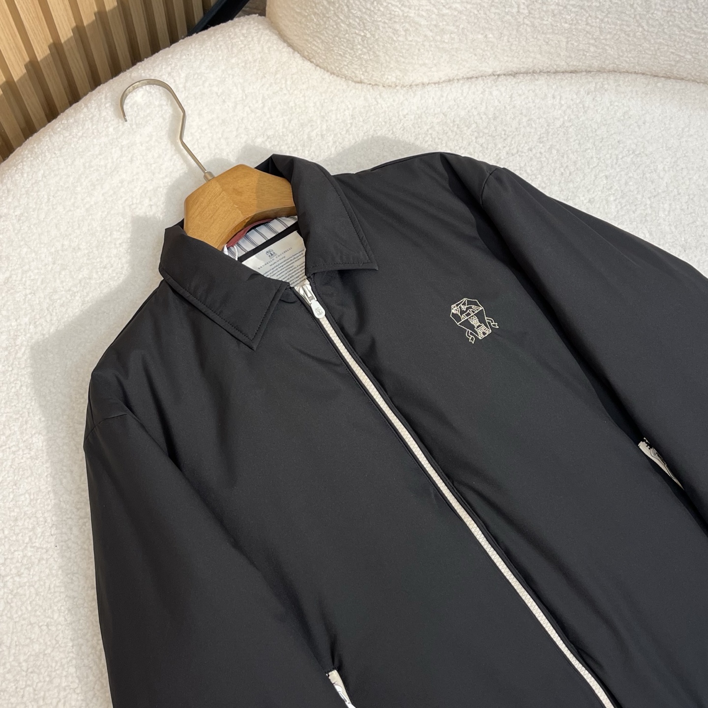 羽绒服  黑色细节