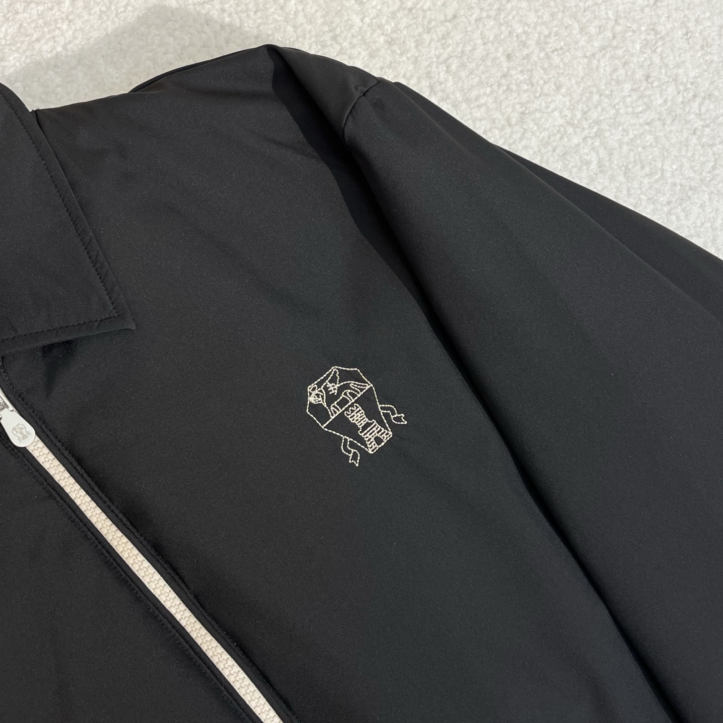 羽绒服  黑色细节