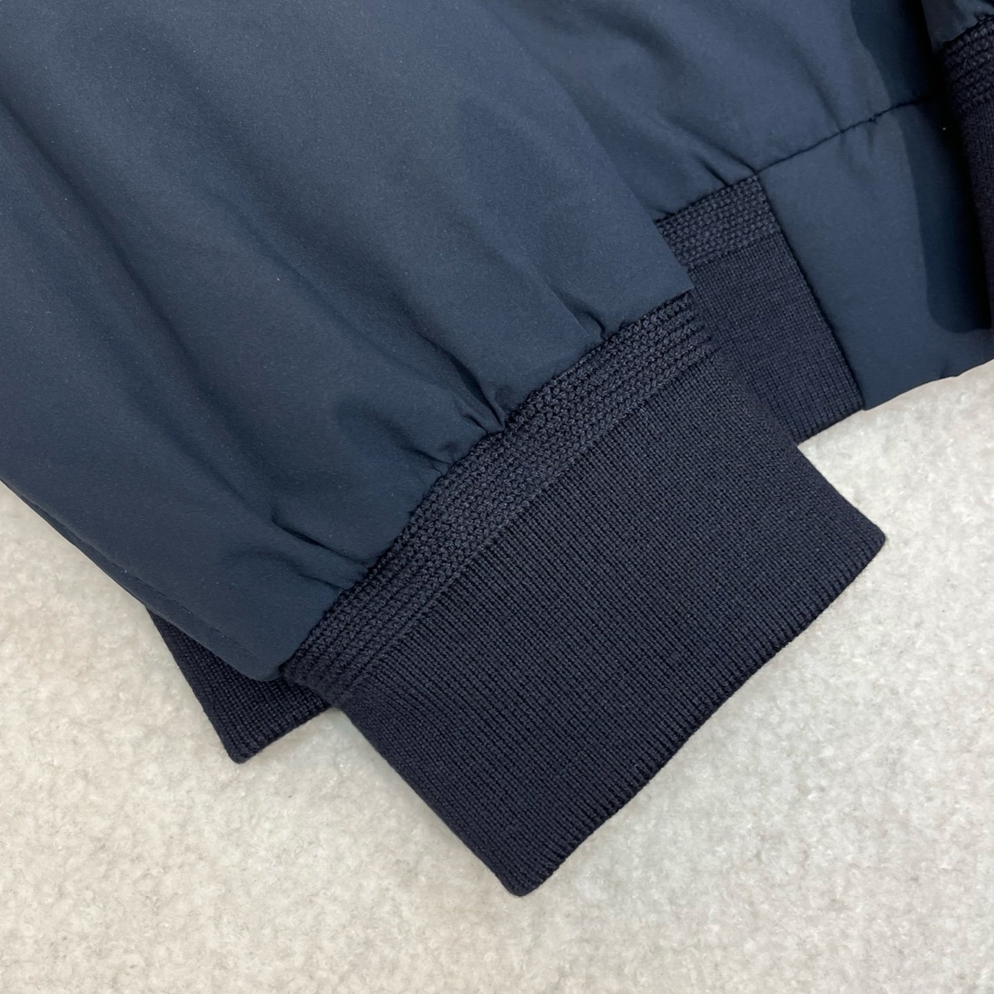 羽绒服  蓝色细节