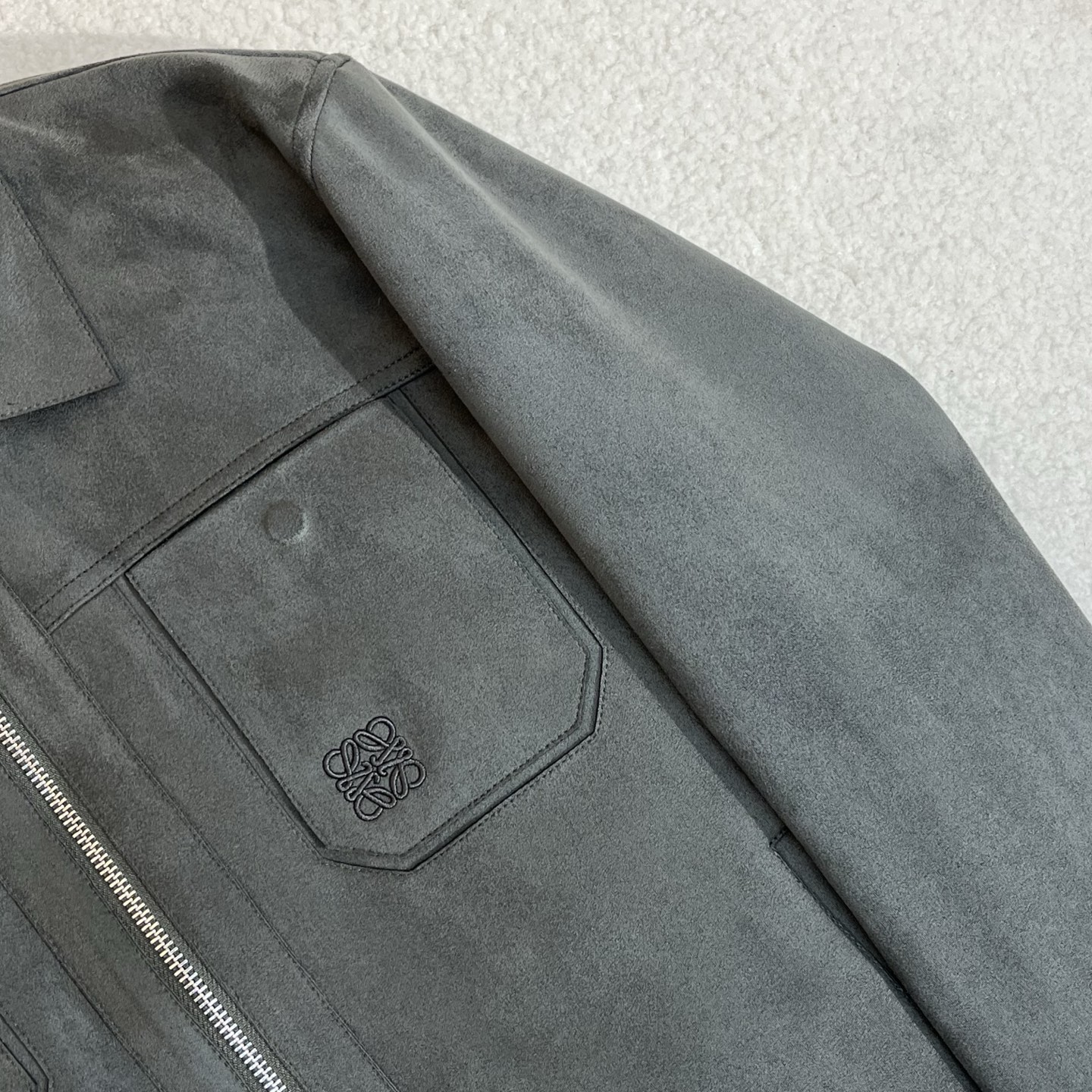 羽绒服 绿色细节