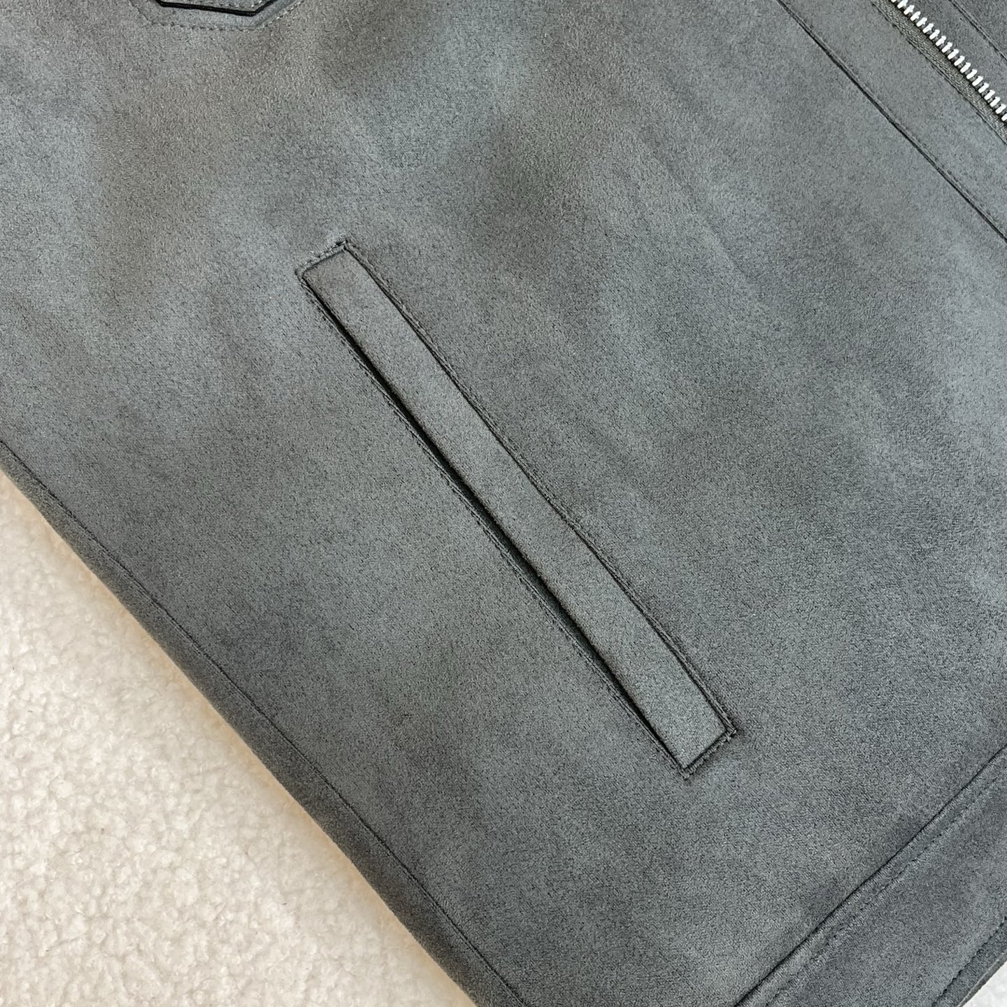 羽绒服 绿色细节