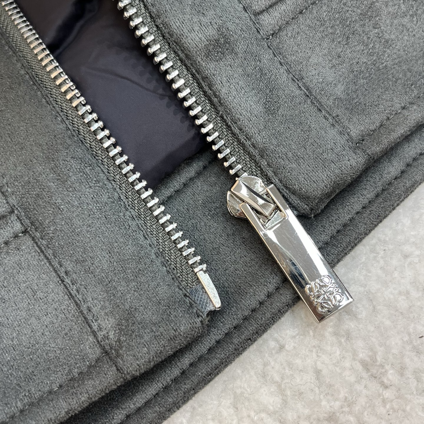 羽绒服 绿色细节