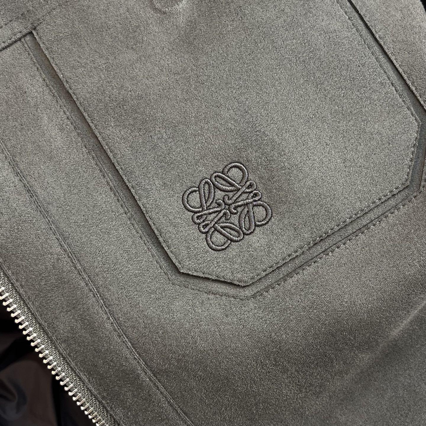 羽绒服 绿色细节