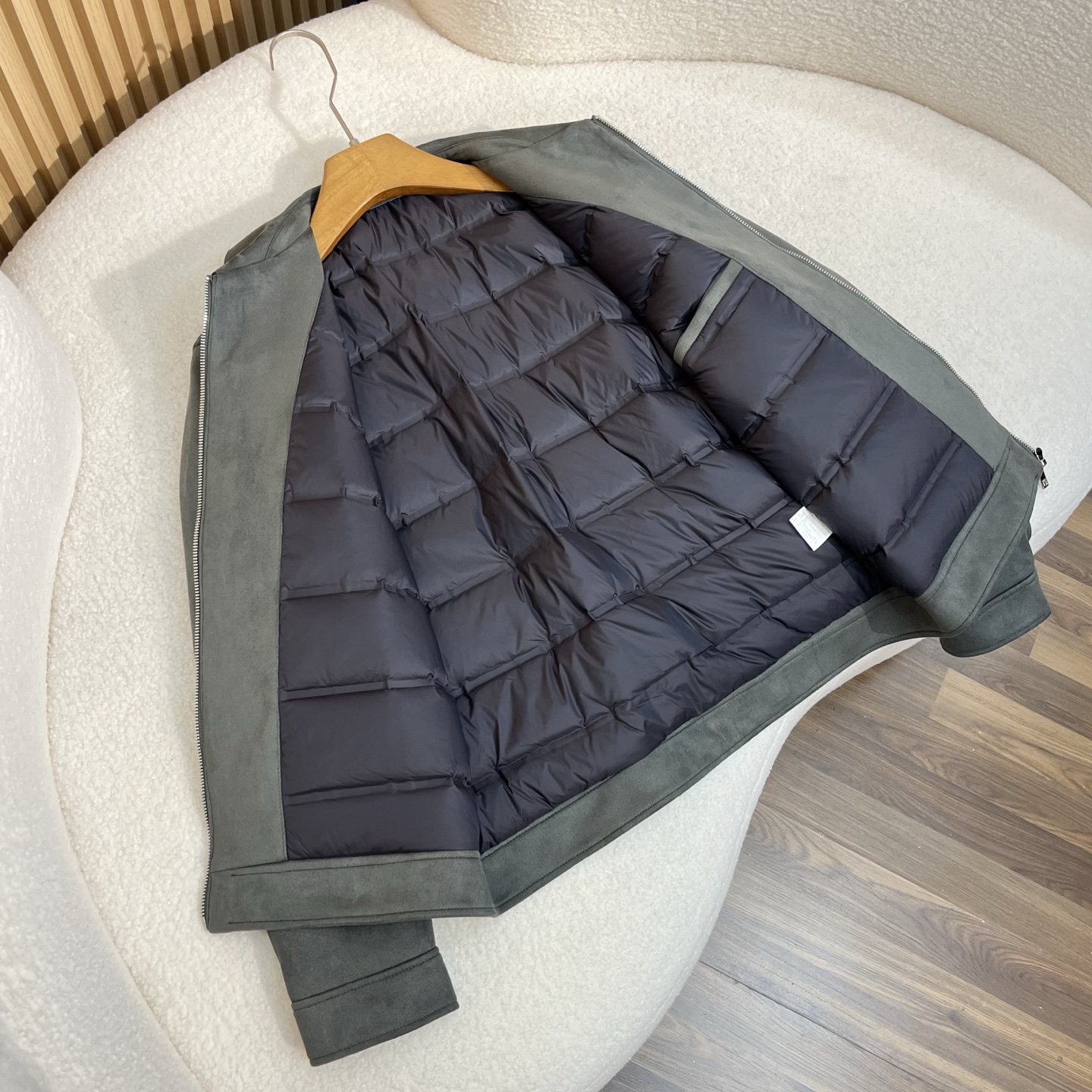 羽绒服 绿色细节