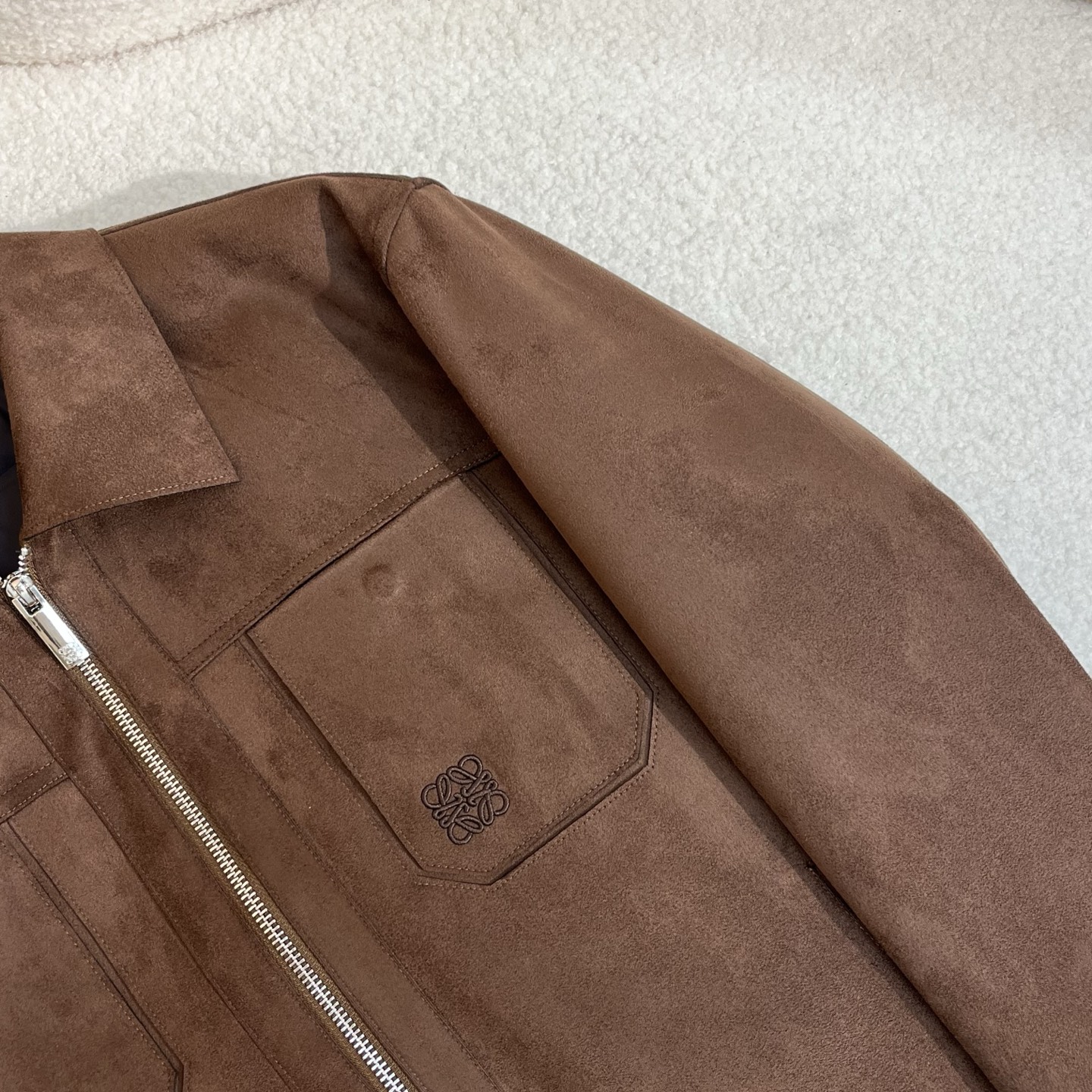 羽绒服 咖色细节