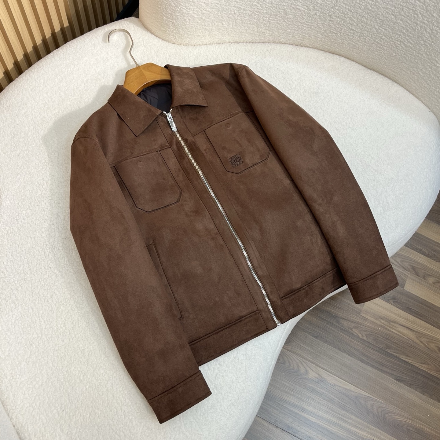 羽绒服 咖色细节