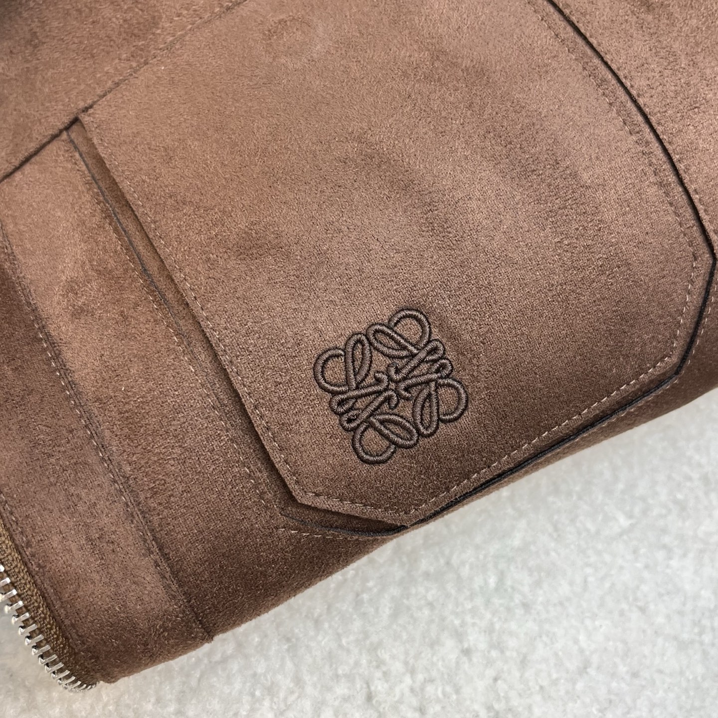 羽绒服 咖色细节