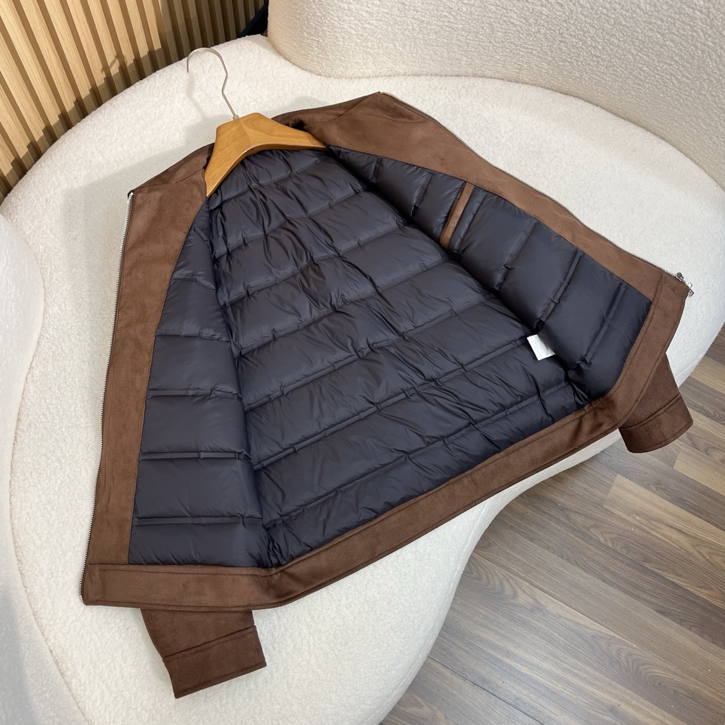 羽绒服 咖色细节