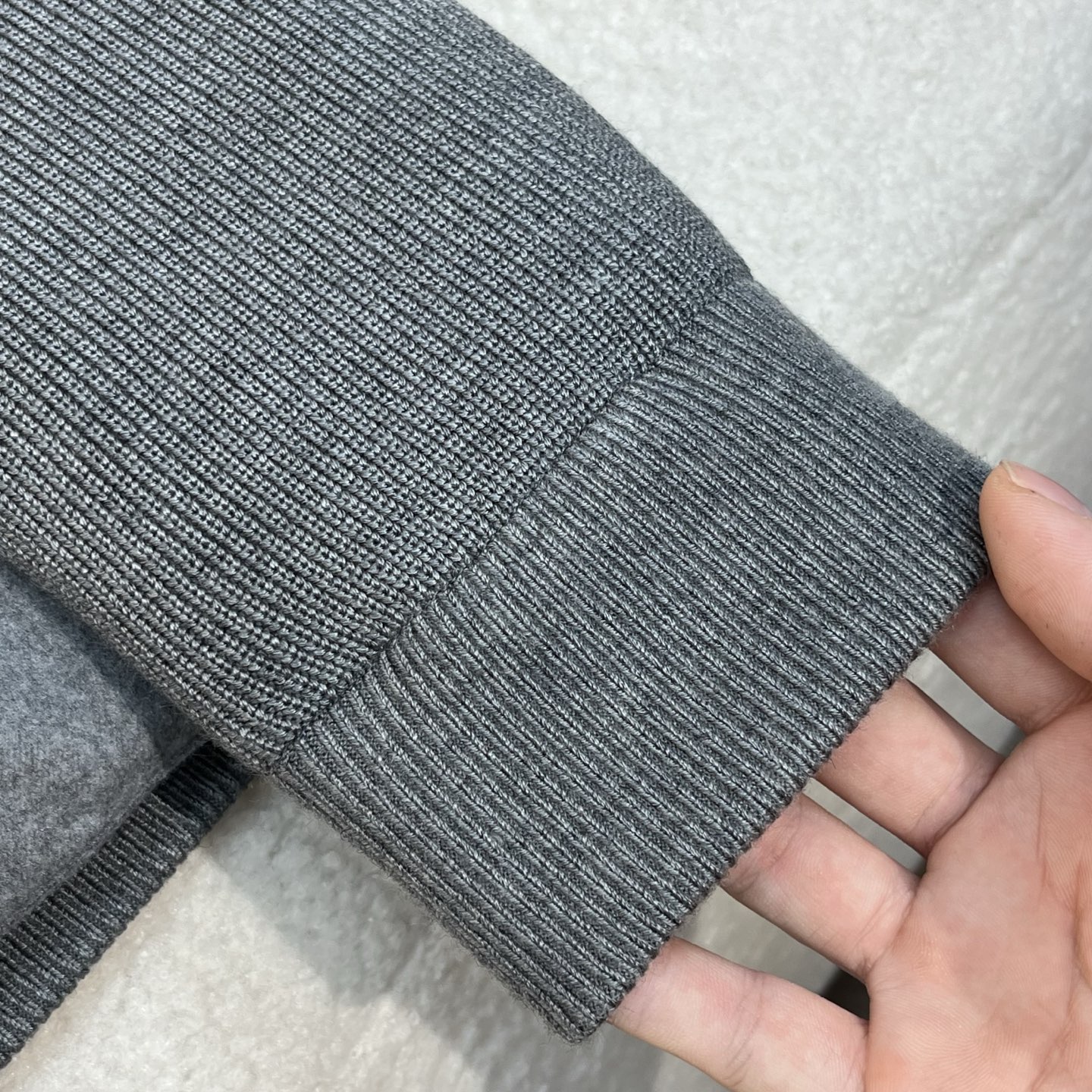 羽绒服 灰色细节