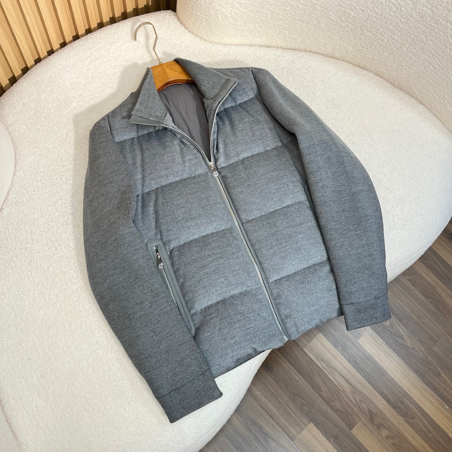 羽绒服 灰色细节