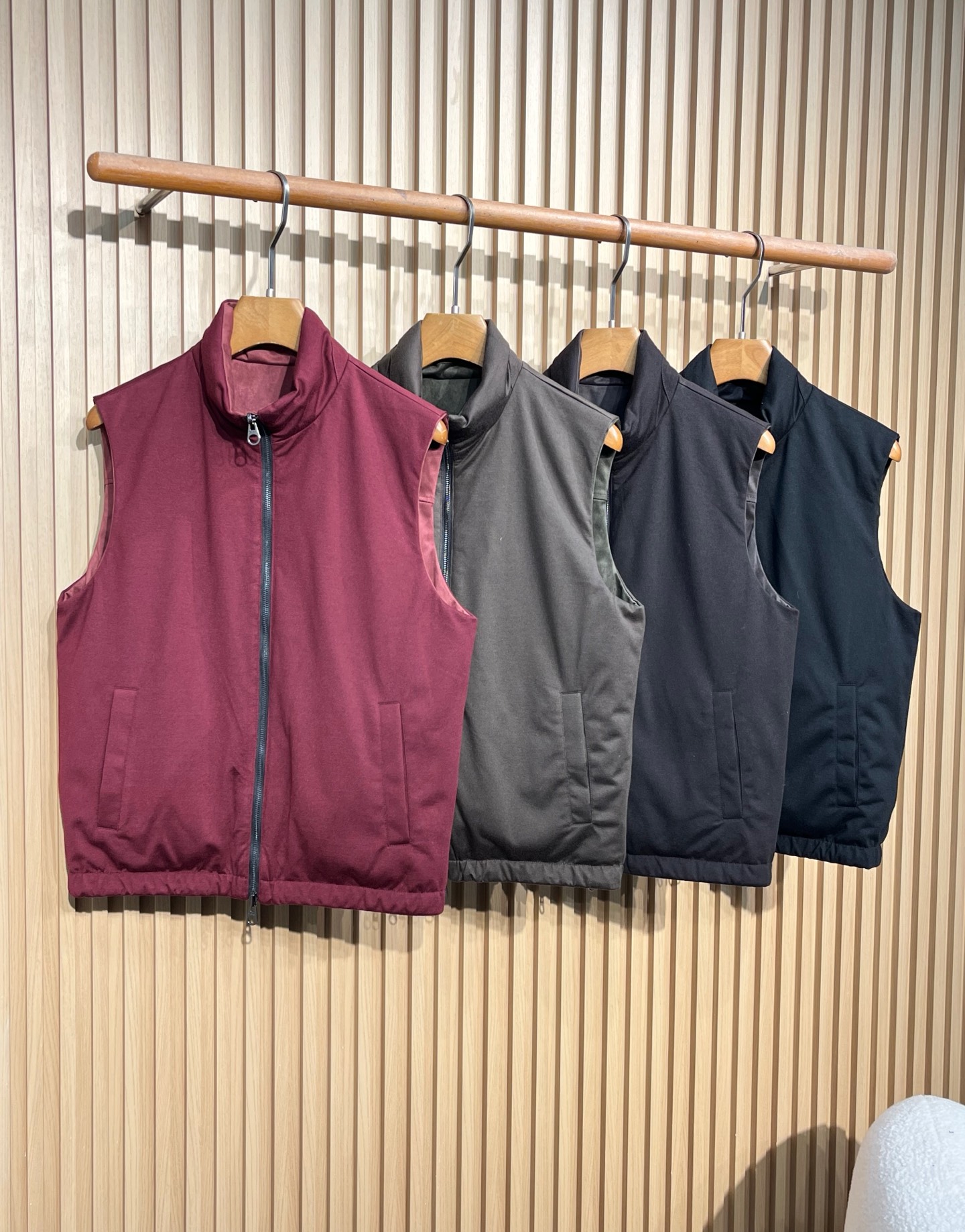 羽绒服 秋冬出品新款 lP🆕男士新款两面穿立领轻薄羽绒马甲 一款衣服穿出两种不同风格，高端定制颜值感满满