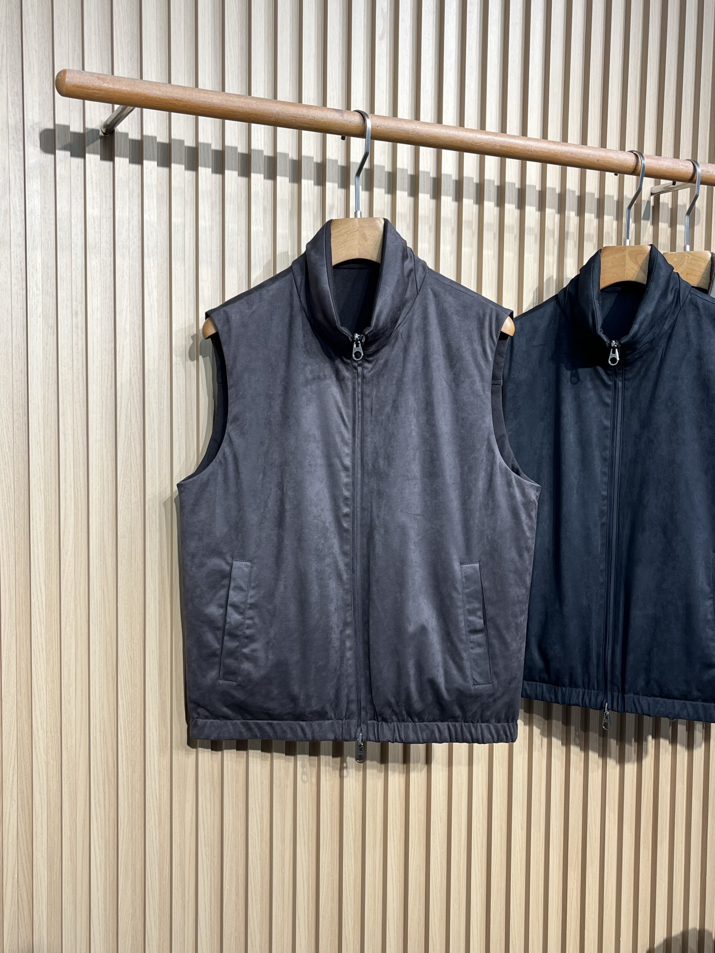 羽绒服 秋冬出品新款 lP🆕男士新款两面穿立领轻薄羽绒马甲 一款衣服穿出两种不同风格，高端定制颜值感满满