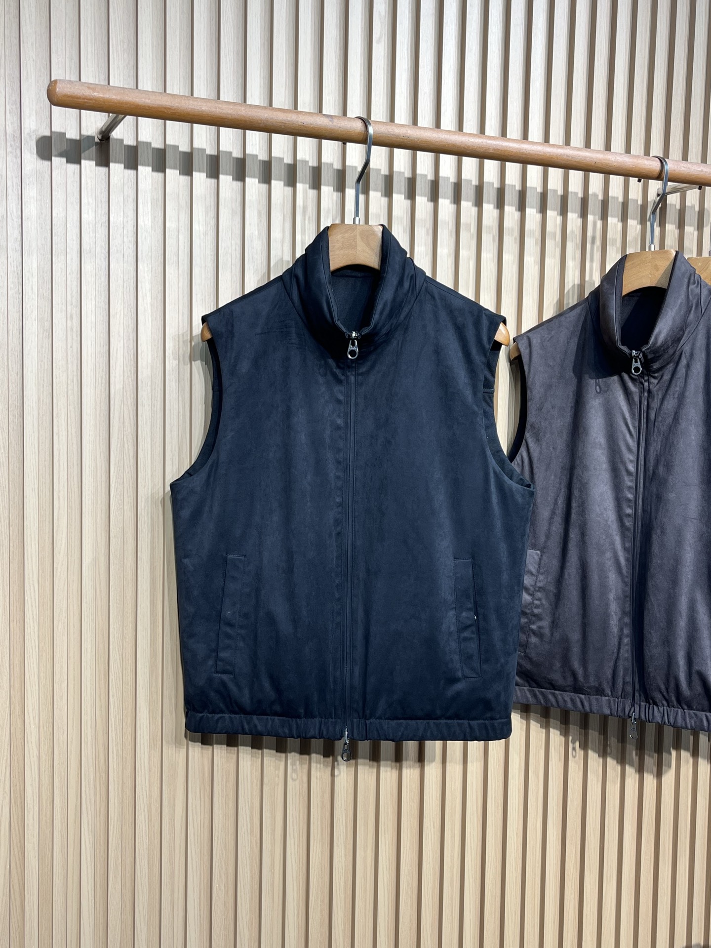 羽绒服 秋冬出品新款 lP🆕男士新款两面穿立领轻薄羽绒马甲 一款衣服穿出两种不同风格，高端定制颜值感满满