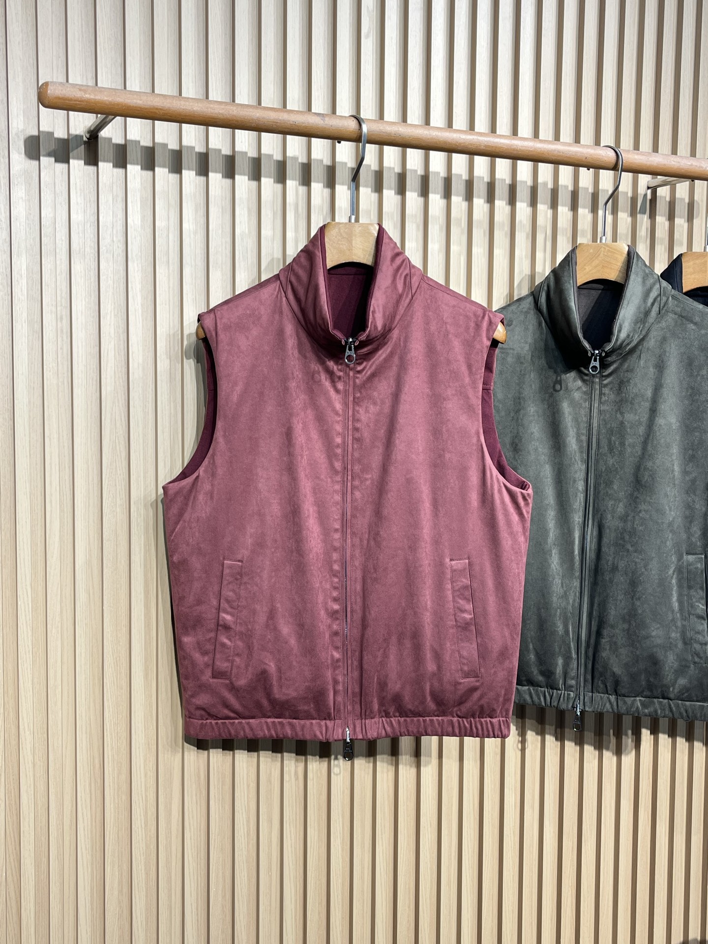 羽绒服 秋冬出品新款 lP🆕男士新款两面穿立领轻薄羽绒马甲 一款衣服穿出两种不同风格，高端定制颜值感满满