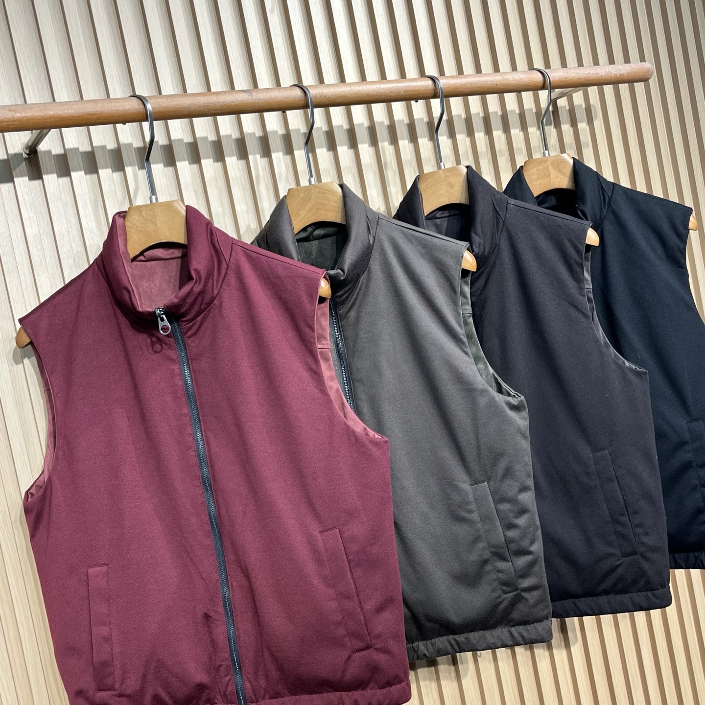 羽绒服 秋冬出品新款 lP🆕男士新款两面穿立领轻薄羽绒马甲 一款衣服穿出两种不同风格，高端定制颜值感满满