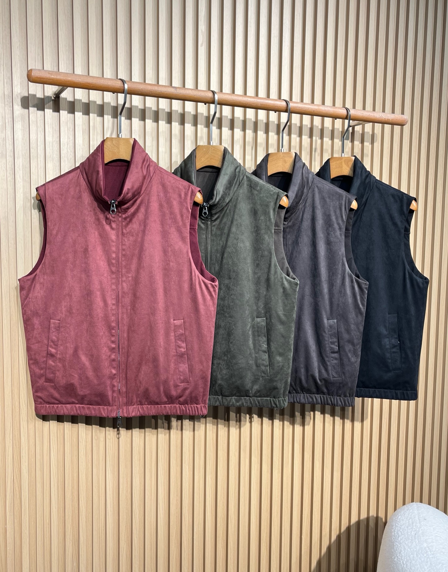 羽绒服 秋冬出品新款 lP🆕男士新款两面穿立领轻薄羽绒马甲 一款衣服穿出两种不同风格，高端定制颜值感满满