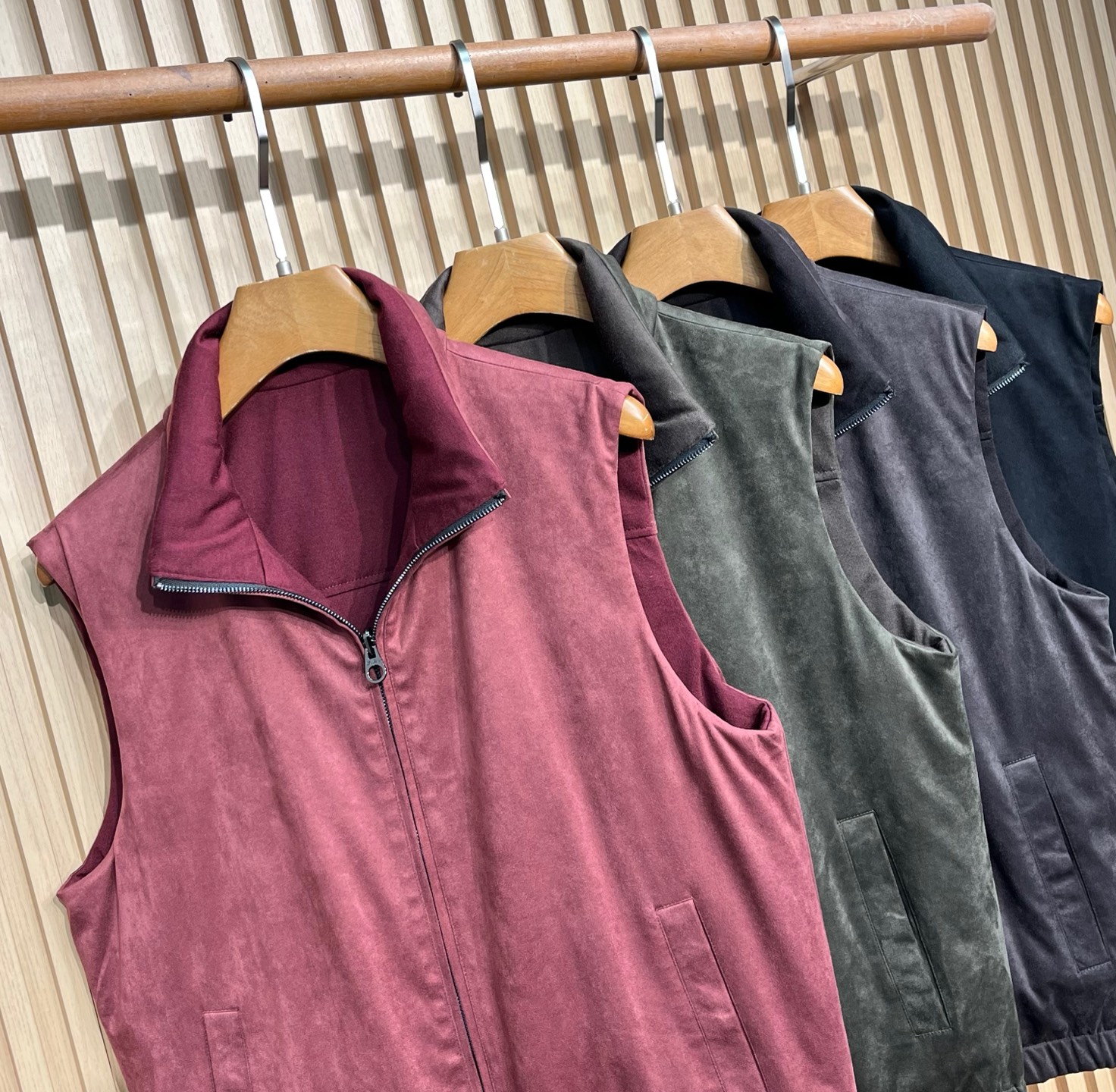 羽绒服 秋冬出品新款 lP🆕男士新款两面穿立领轻薄羽绒马甲 一款衣服穿出两种不同风格，高端定制颜值感满满