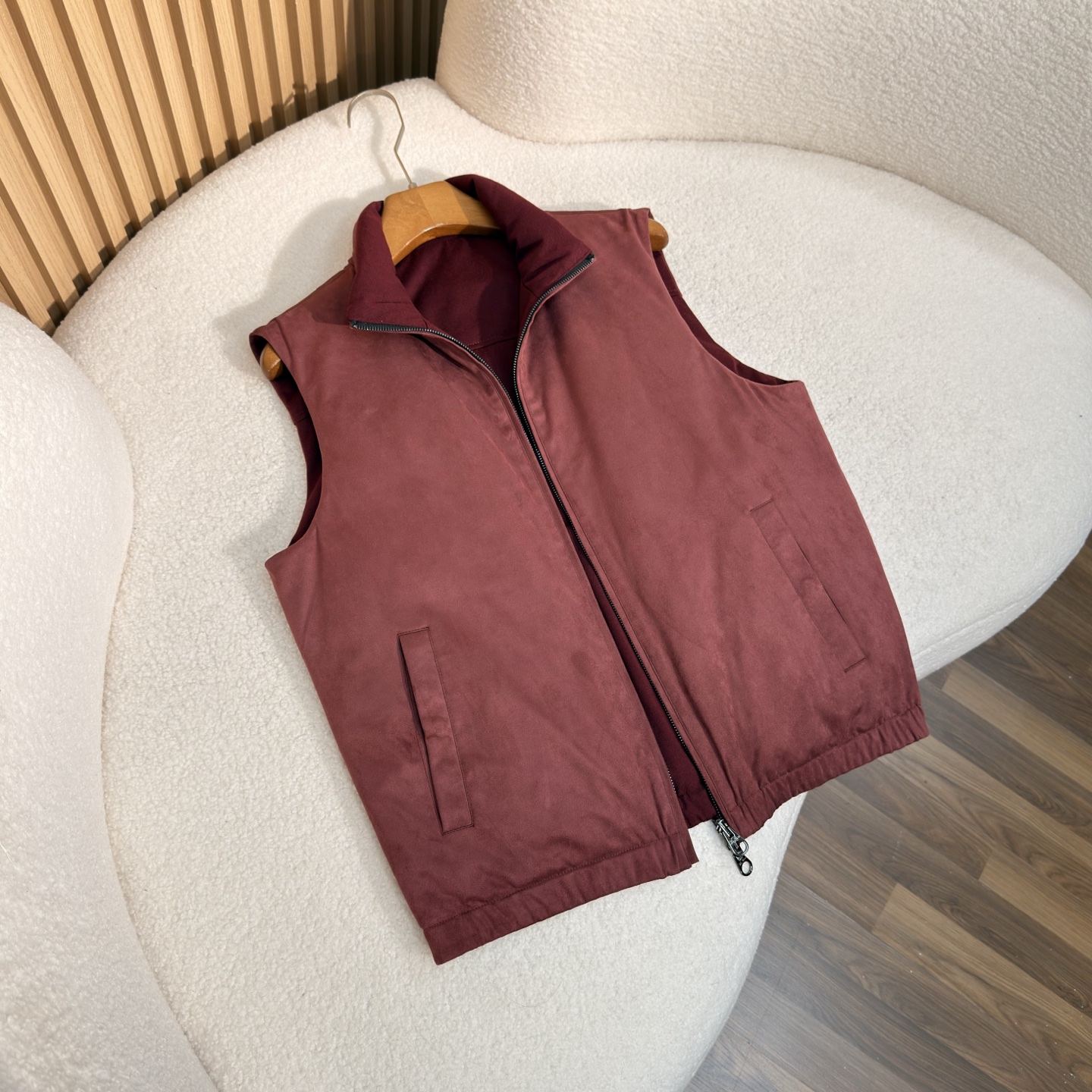 羽绒服 红色双面细节