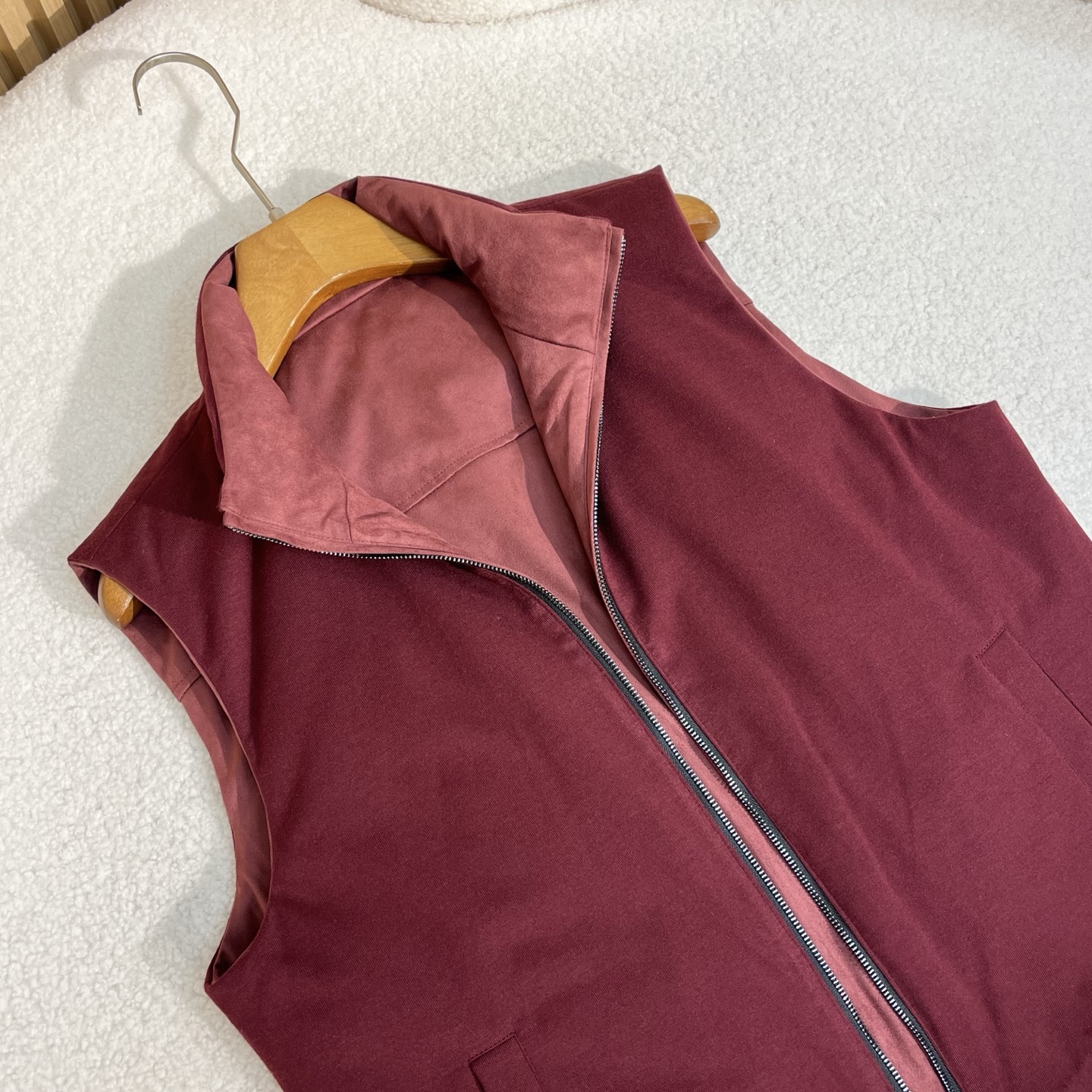 羽绒服 红色双面细节