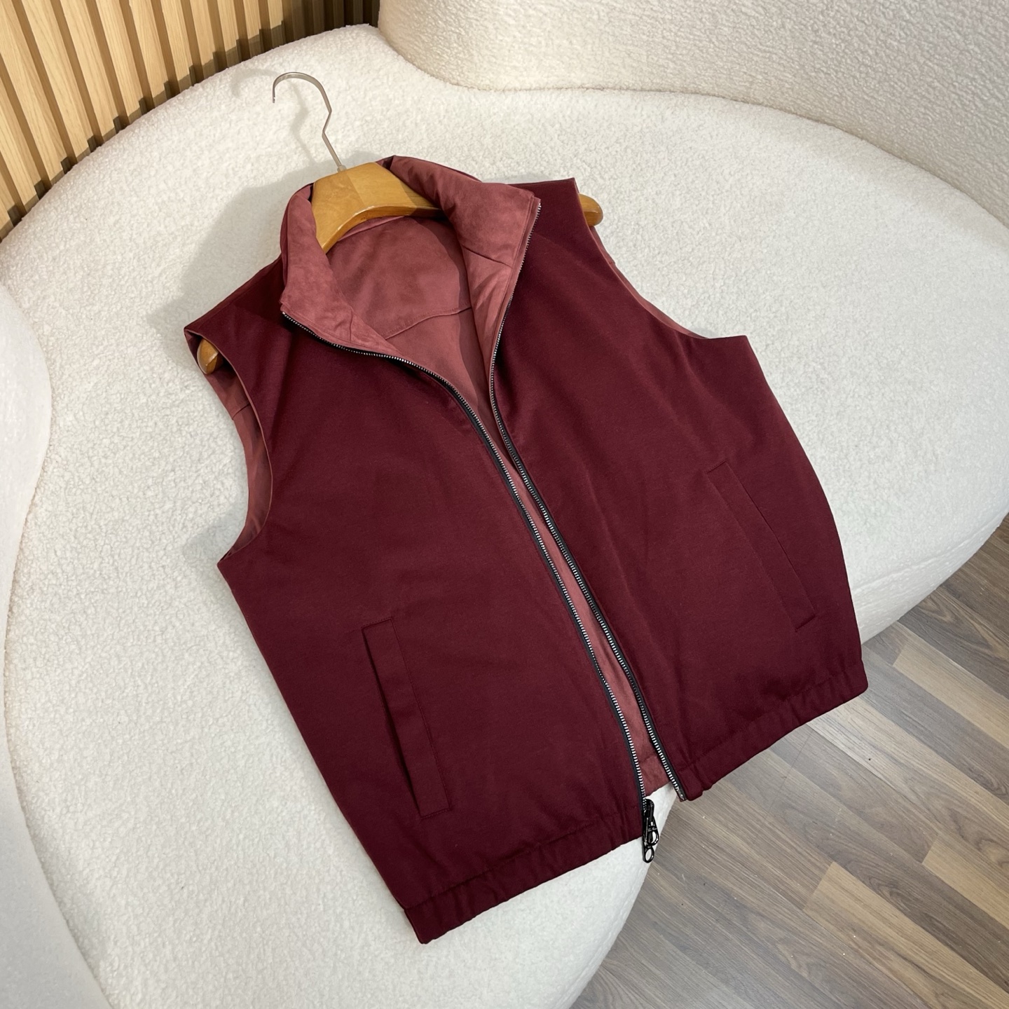 羽绒服 红色双面细节