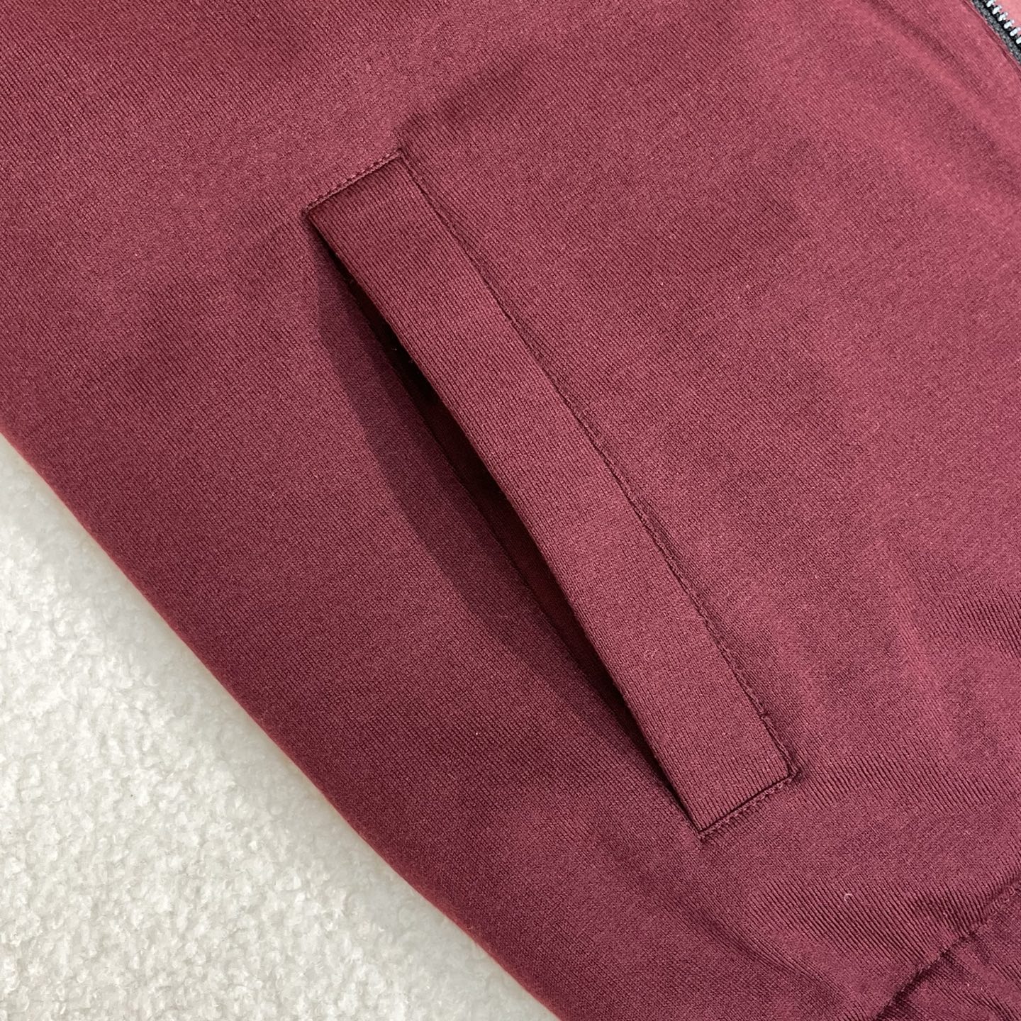 羽绒服 红色双面细节