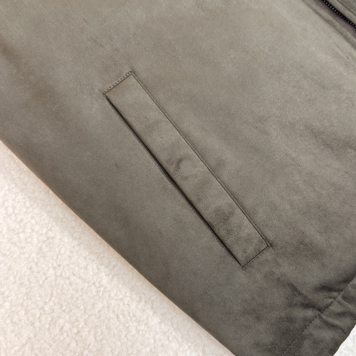 羽绒服 绿色细节