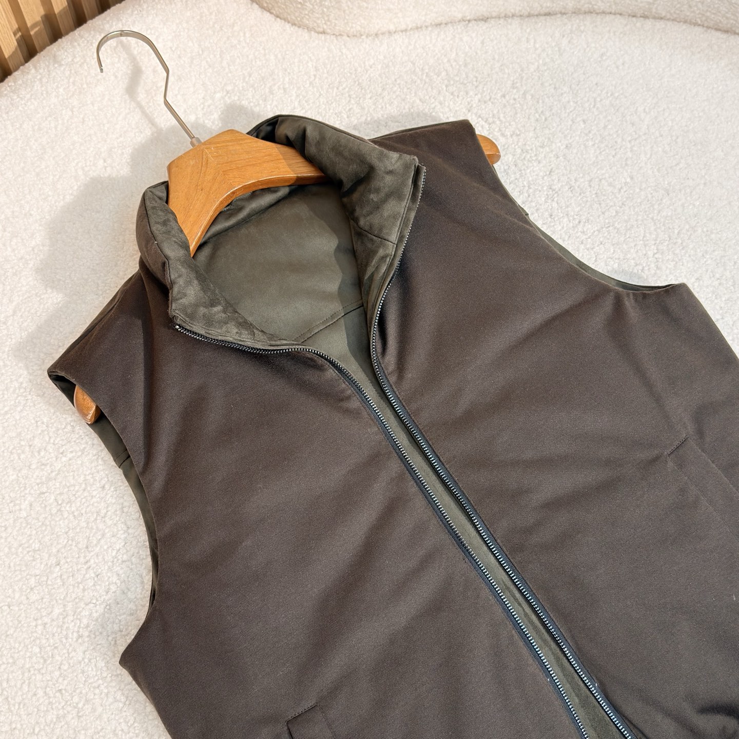 羽绒服 绿色细节