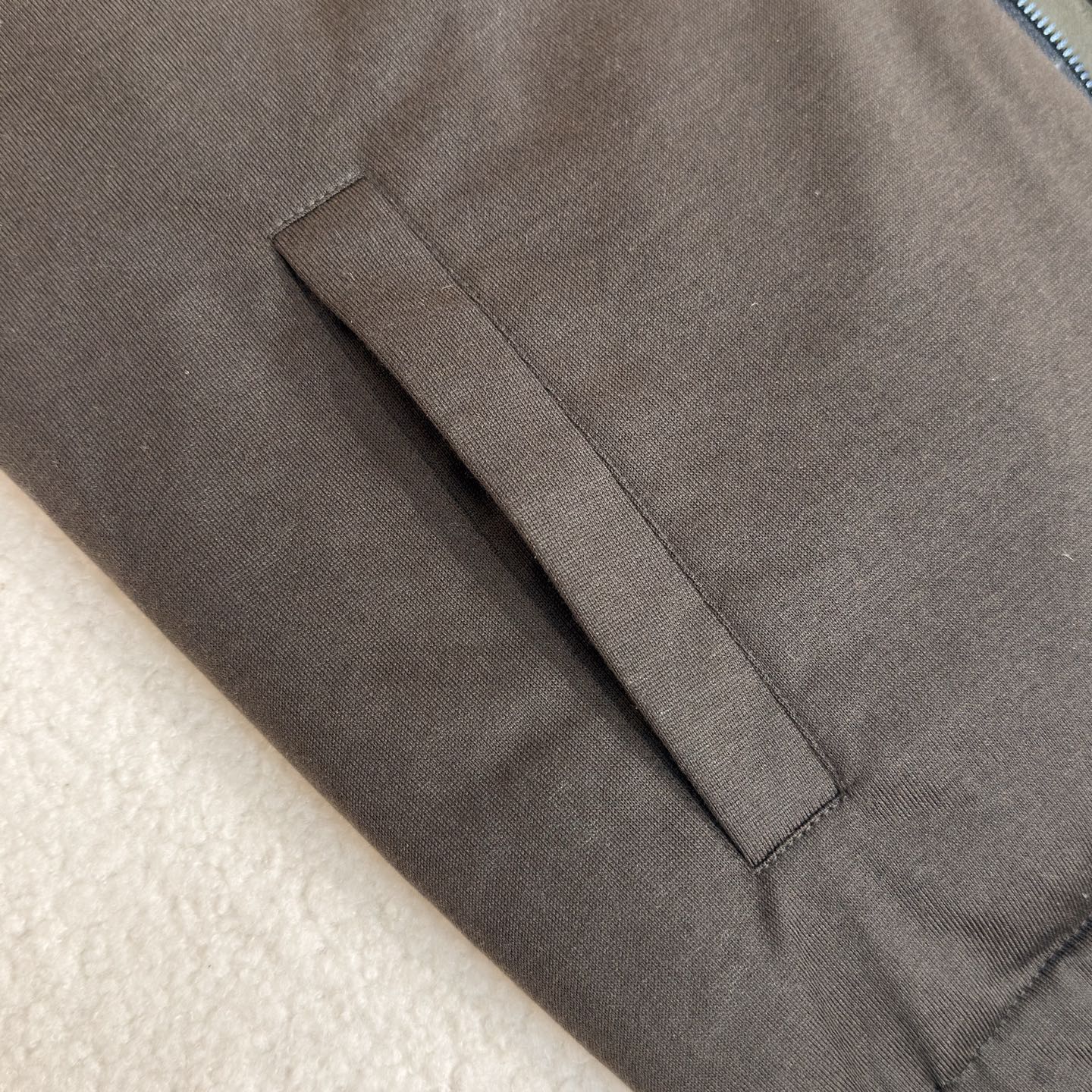 羽绒服 绿色细节