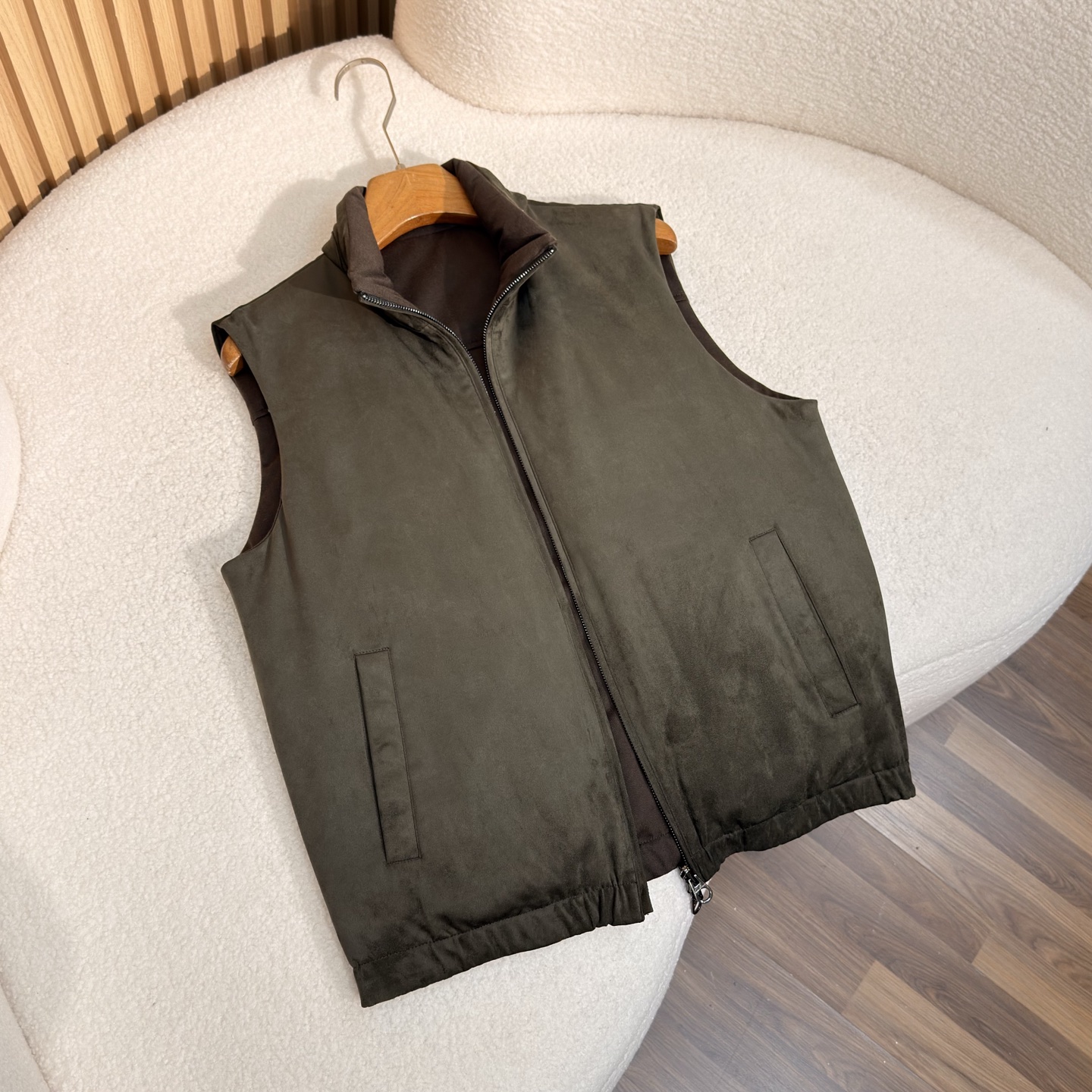 羽绒服 绿色细节