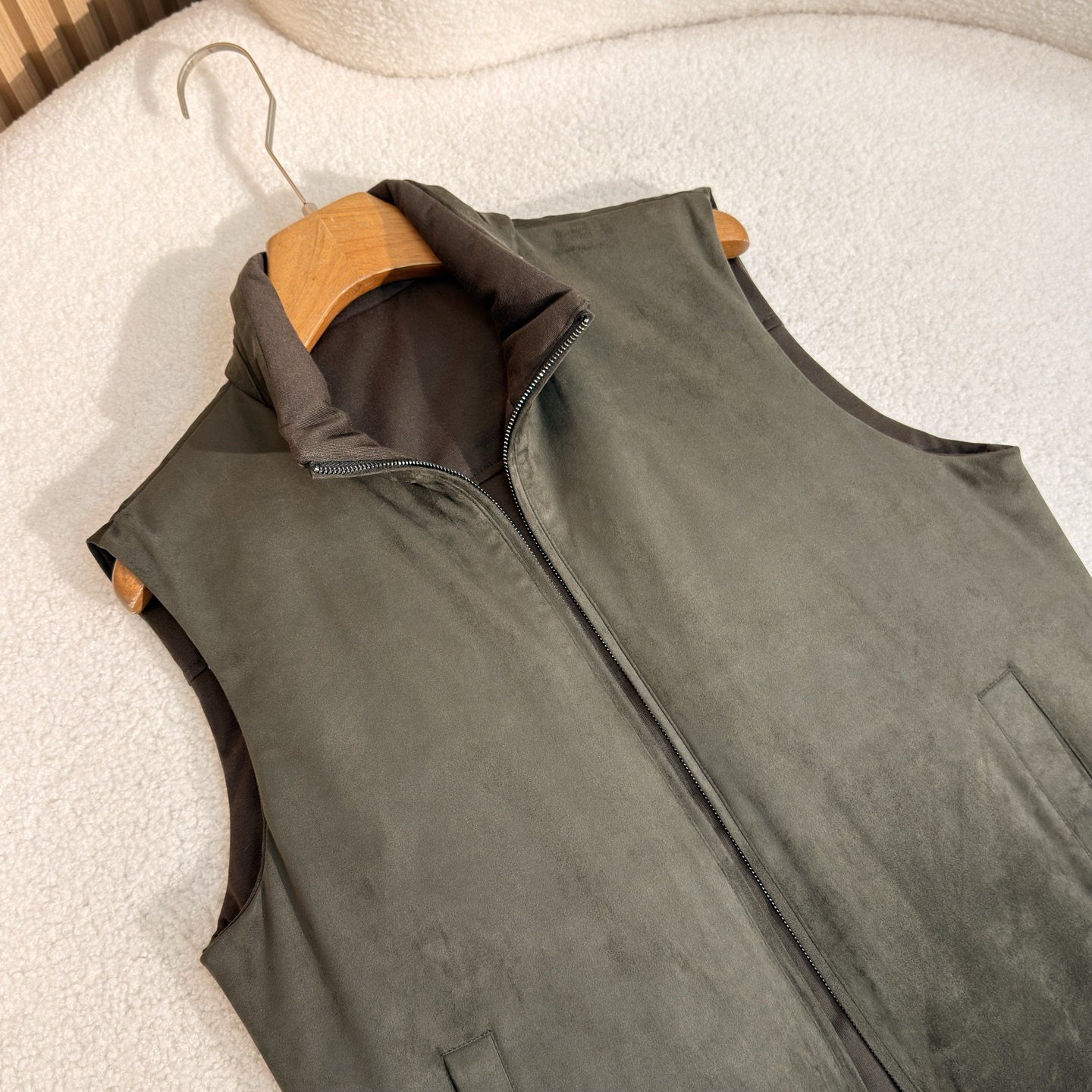 羽绒服 绿色细节