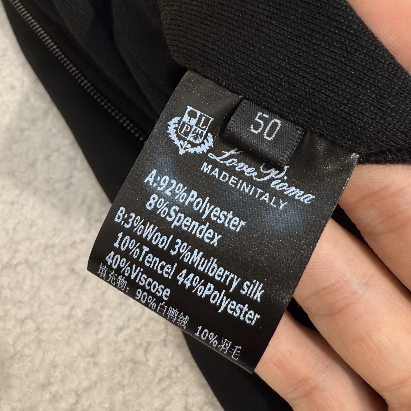 羽绒服 黑色细节