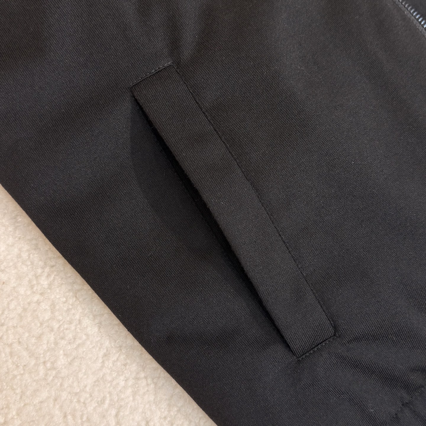 羽绒服 黑色细节