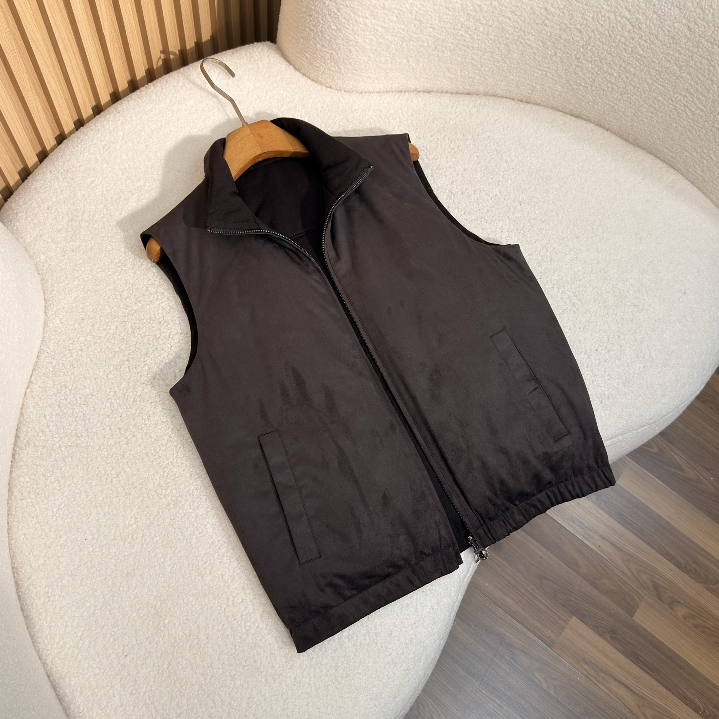 羽绒服 咖色细节