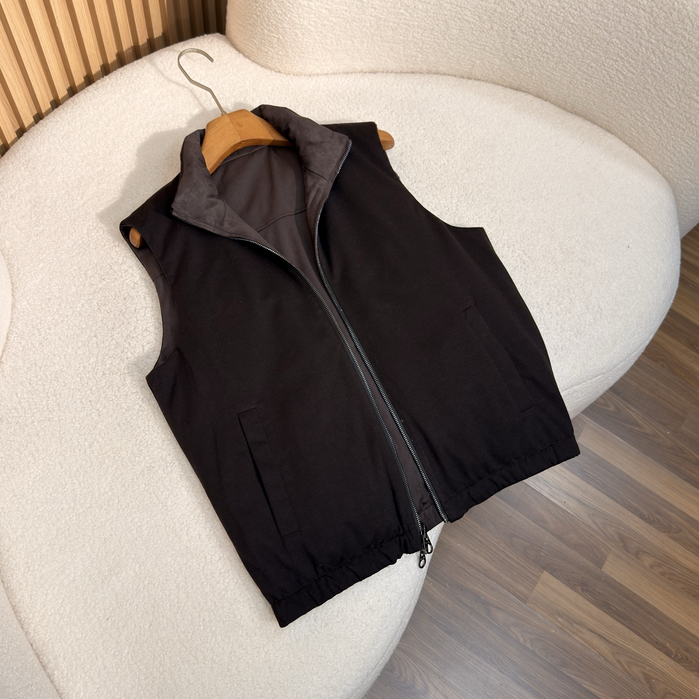 羽绒服 咖色细节