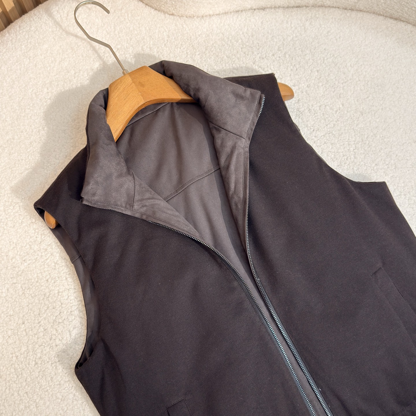 羽绒服 咖色细节