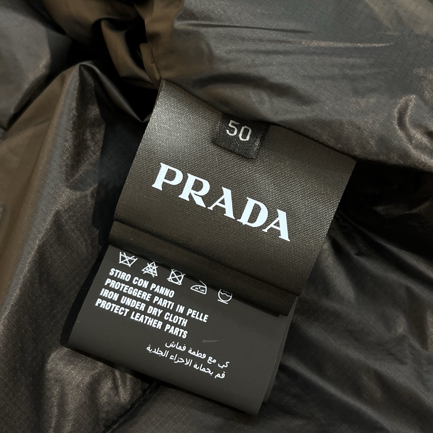 羽绒服 黑色细节