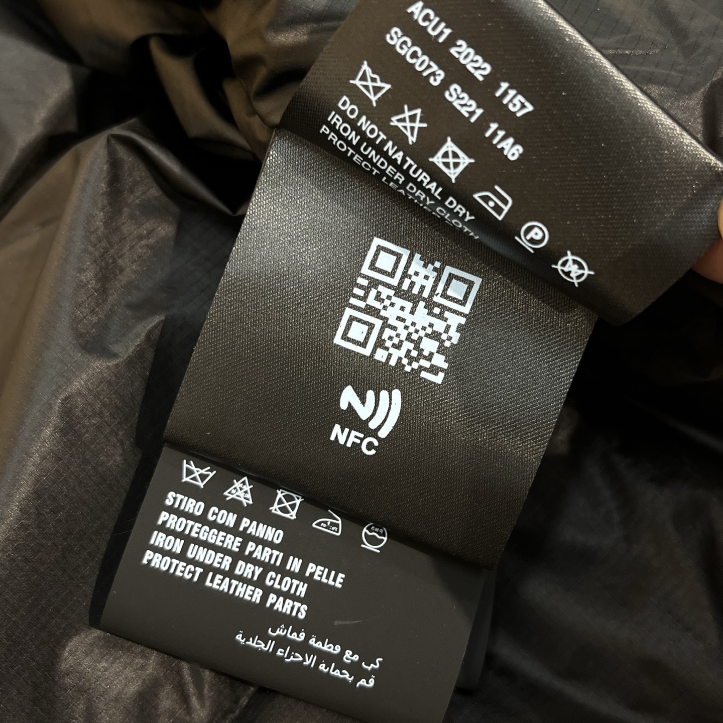 羽绒服 黑色细节