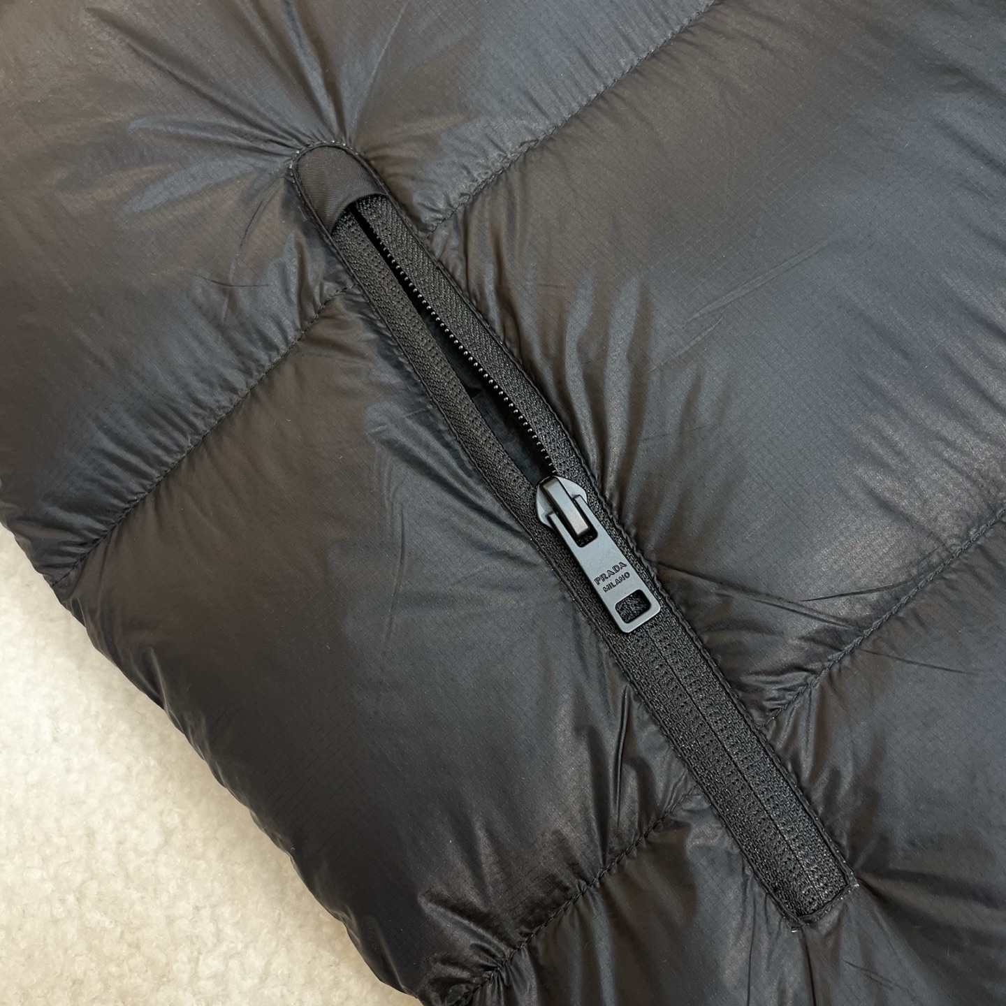 羽绒服 黑色细节