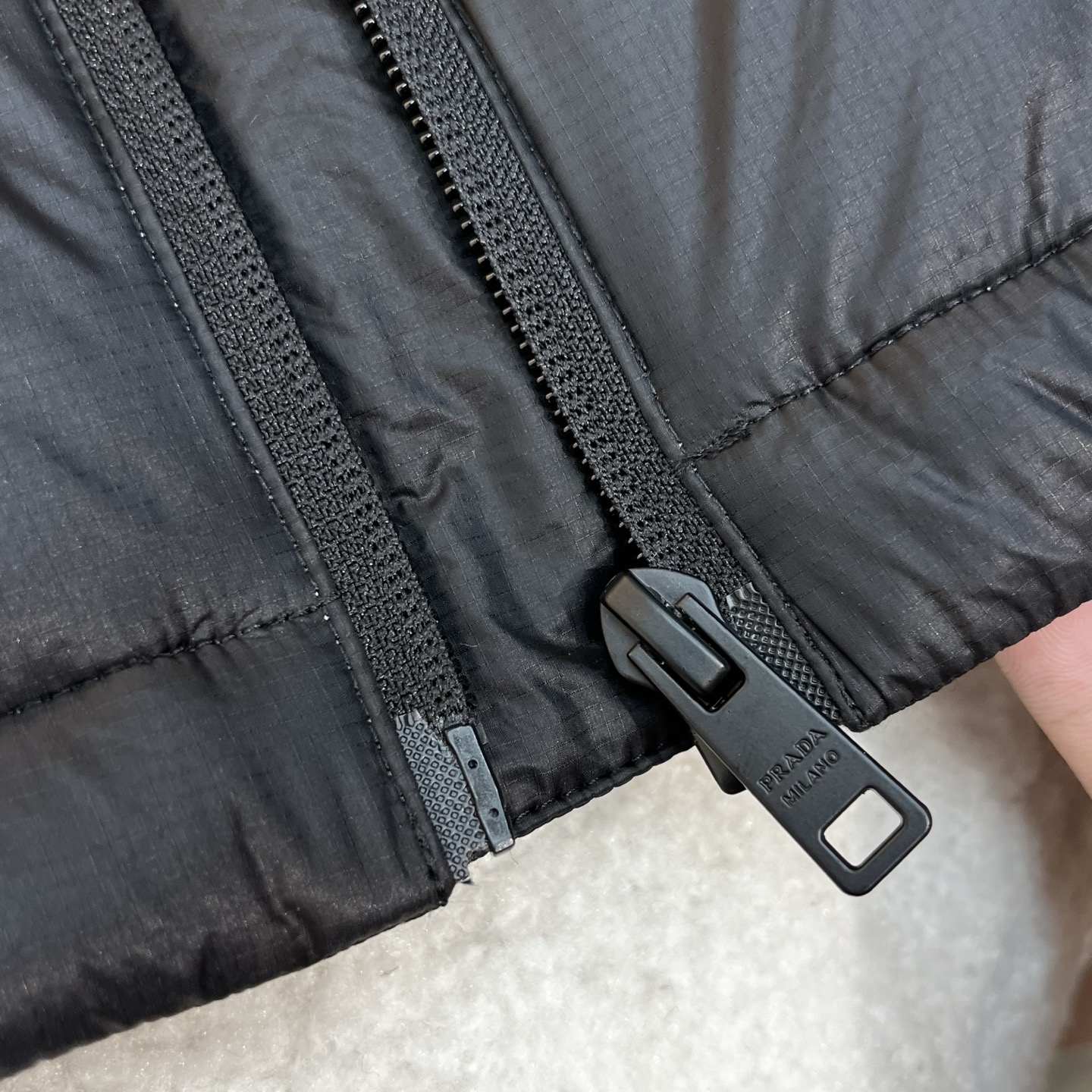 羽绒服 黑色细节