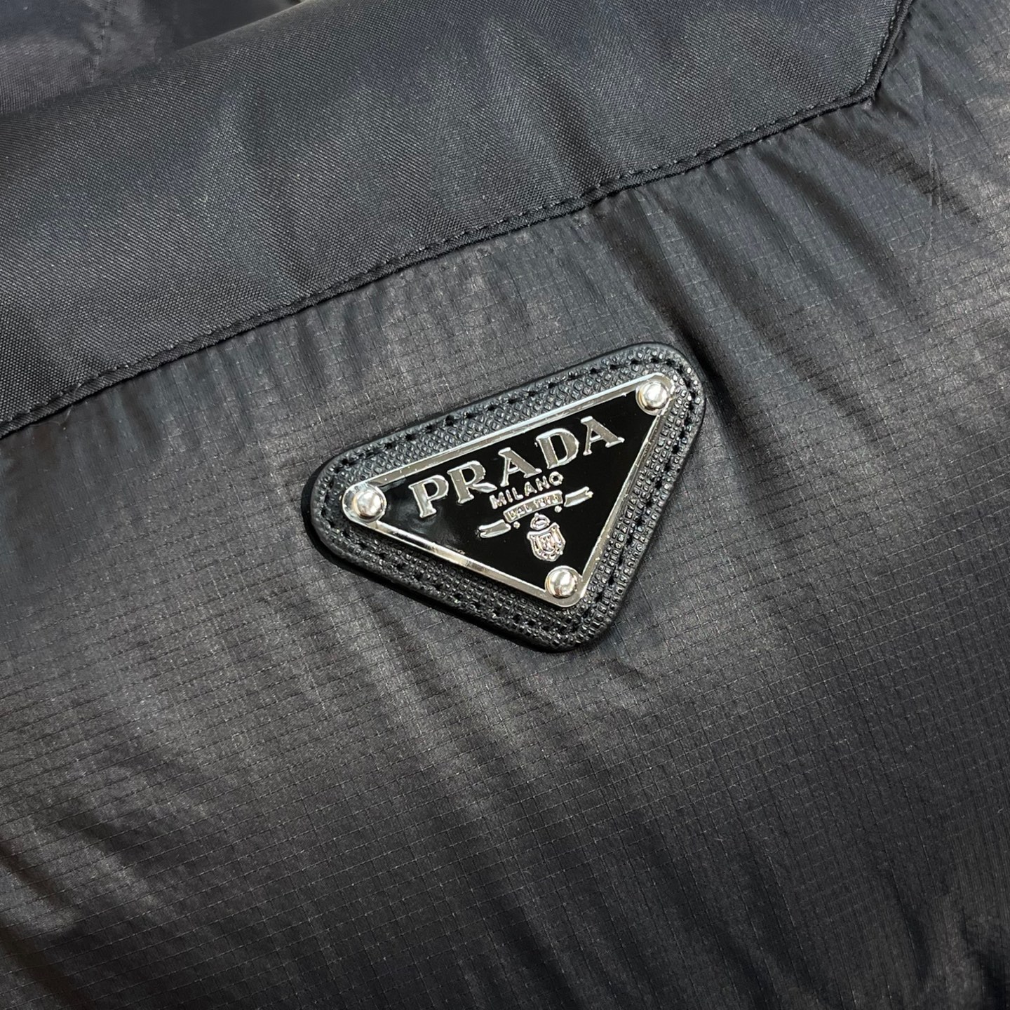 羽绒服 黑色细节